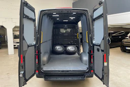 harmaa Volkswagen Crafter 2021 kuva 12.