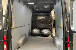 harmaa Volkswagen Crafter 2021 kuva 13.