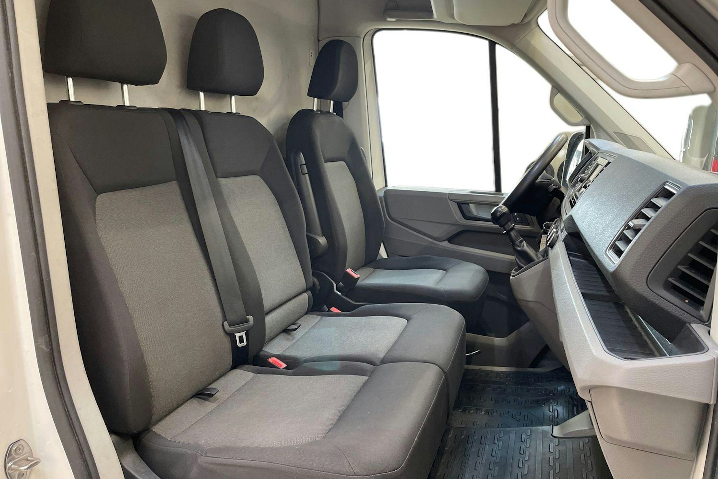 valkoinen Volkswagen Crafter 2021 kuva 11.