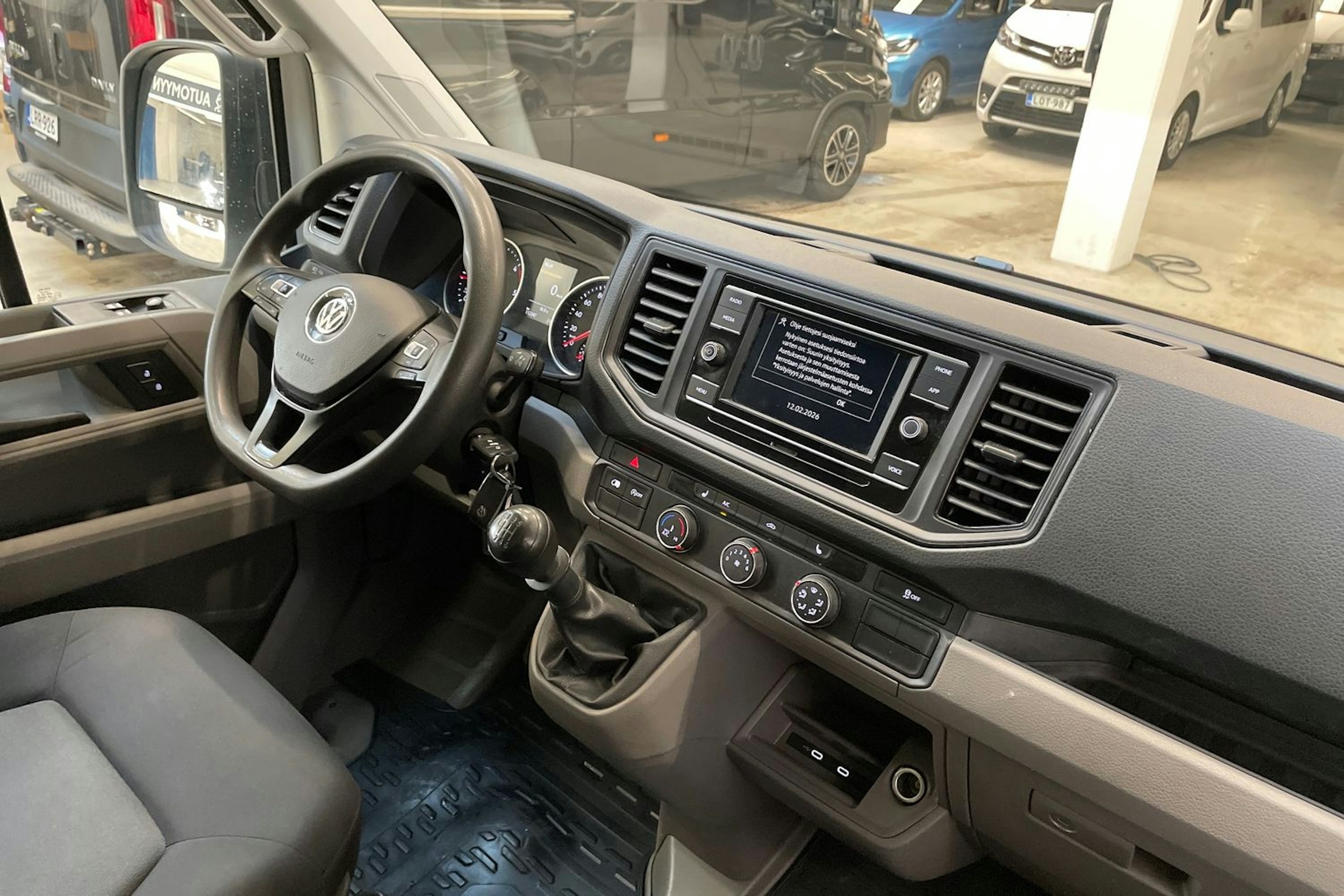 valkoinen Volkswagen Crafter 2021 kuva 15.