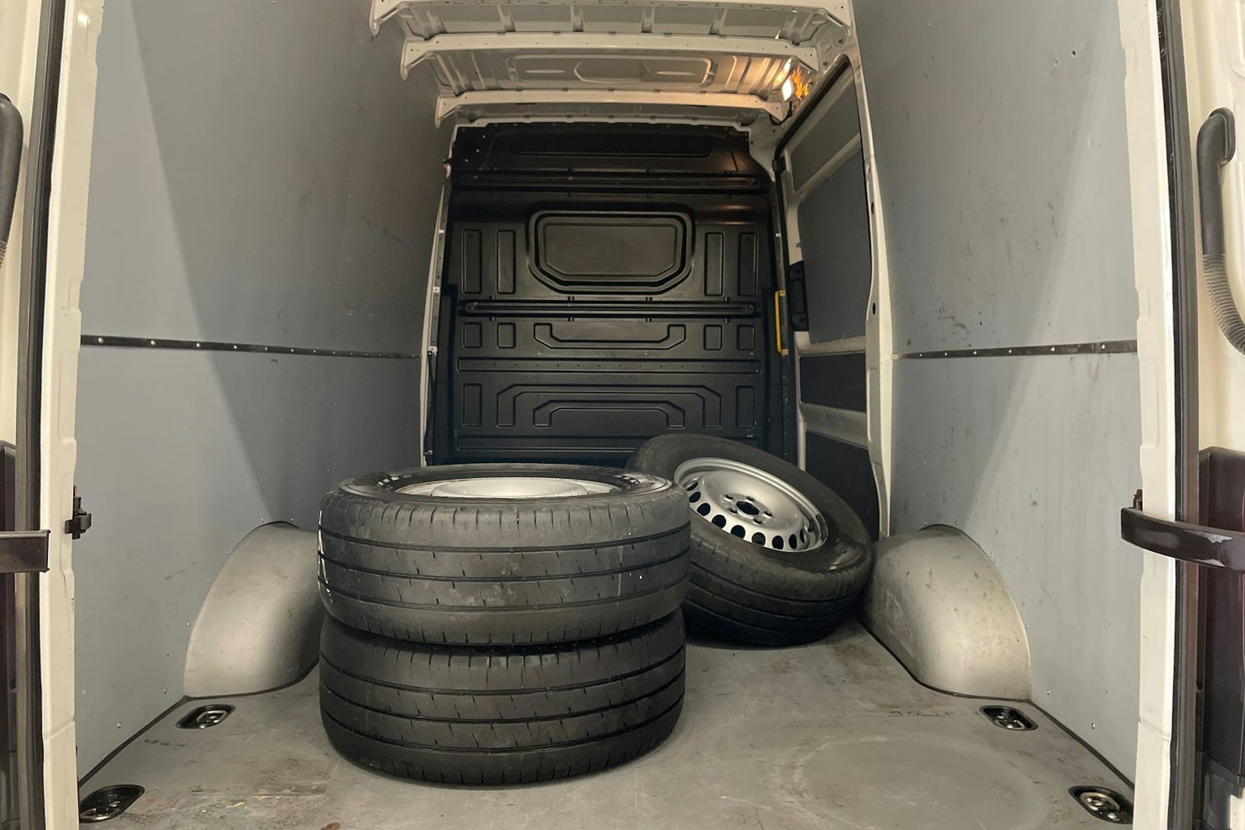 valkoinen Volkswagen Crafter 2021 kuva 21.