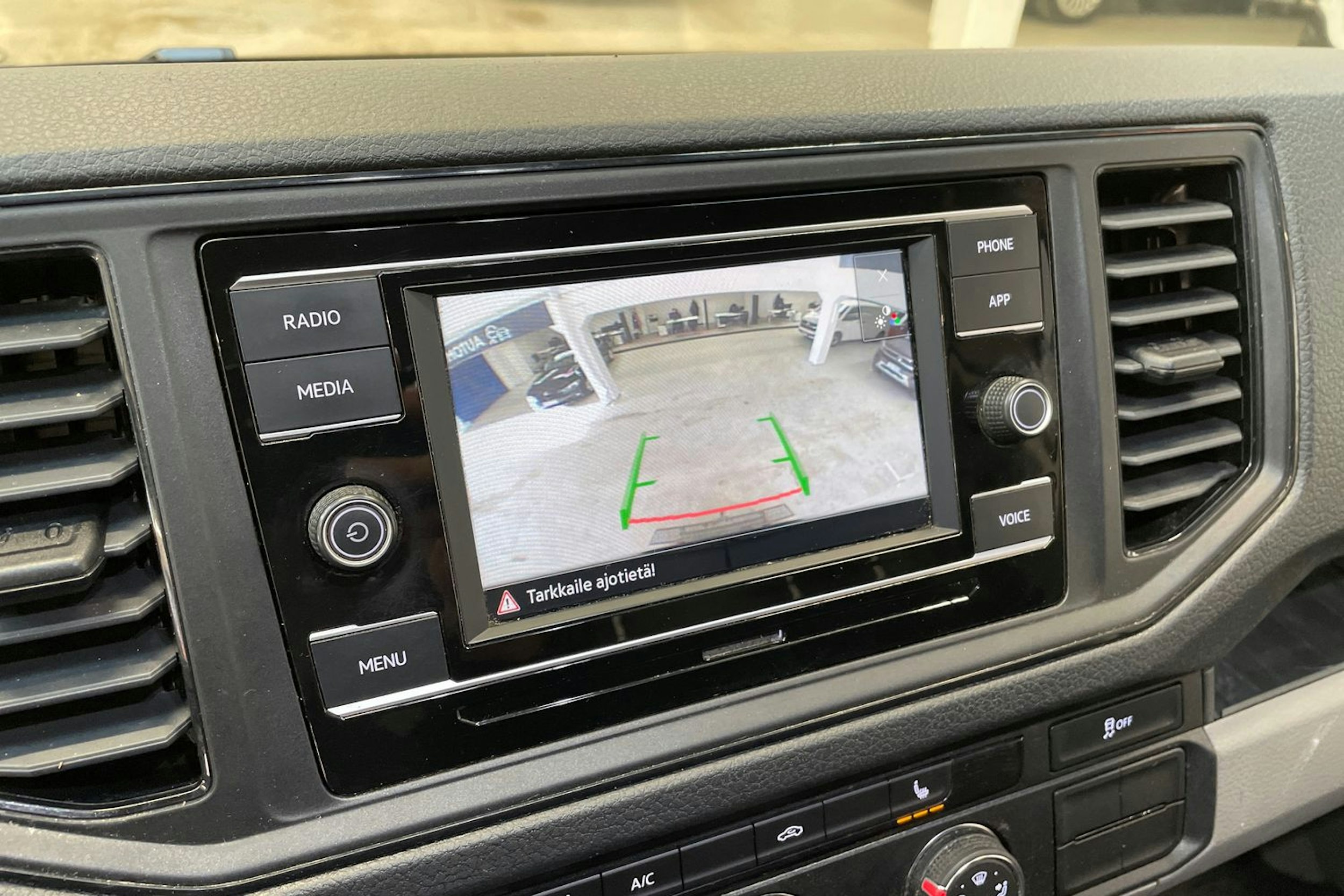 valkoinen Volkswagen Crafter 2021 kuva 27.