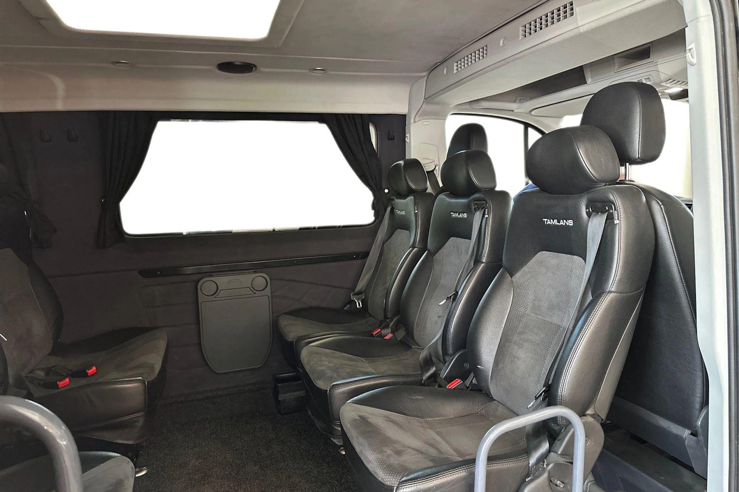 Musta Volkswagen Crafter 2021 kuva 11.