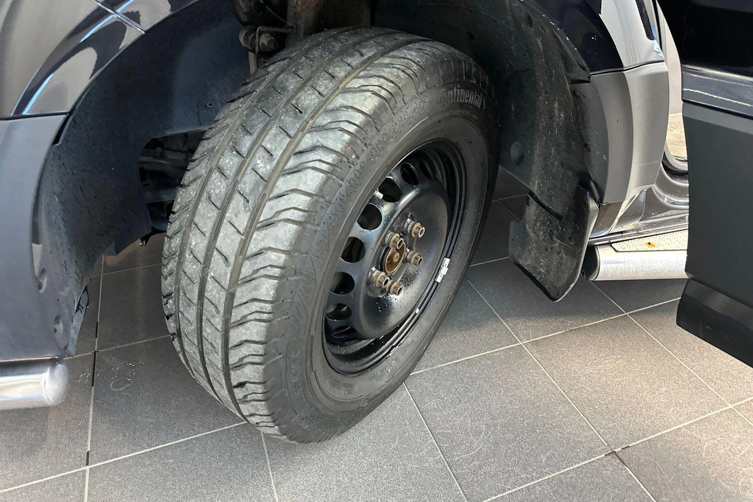 Musta Volkswagen Crafter 2021 kuva 12.