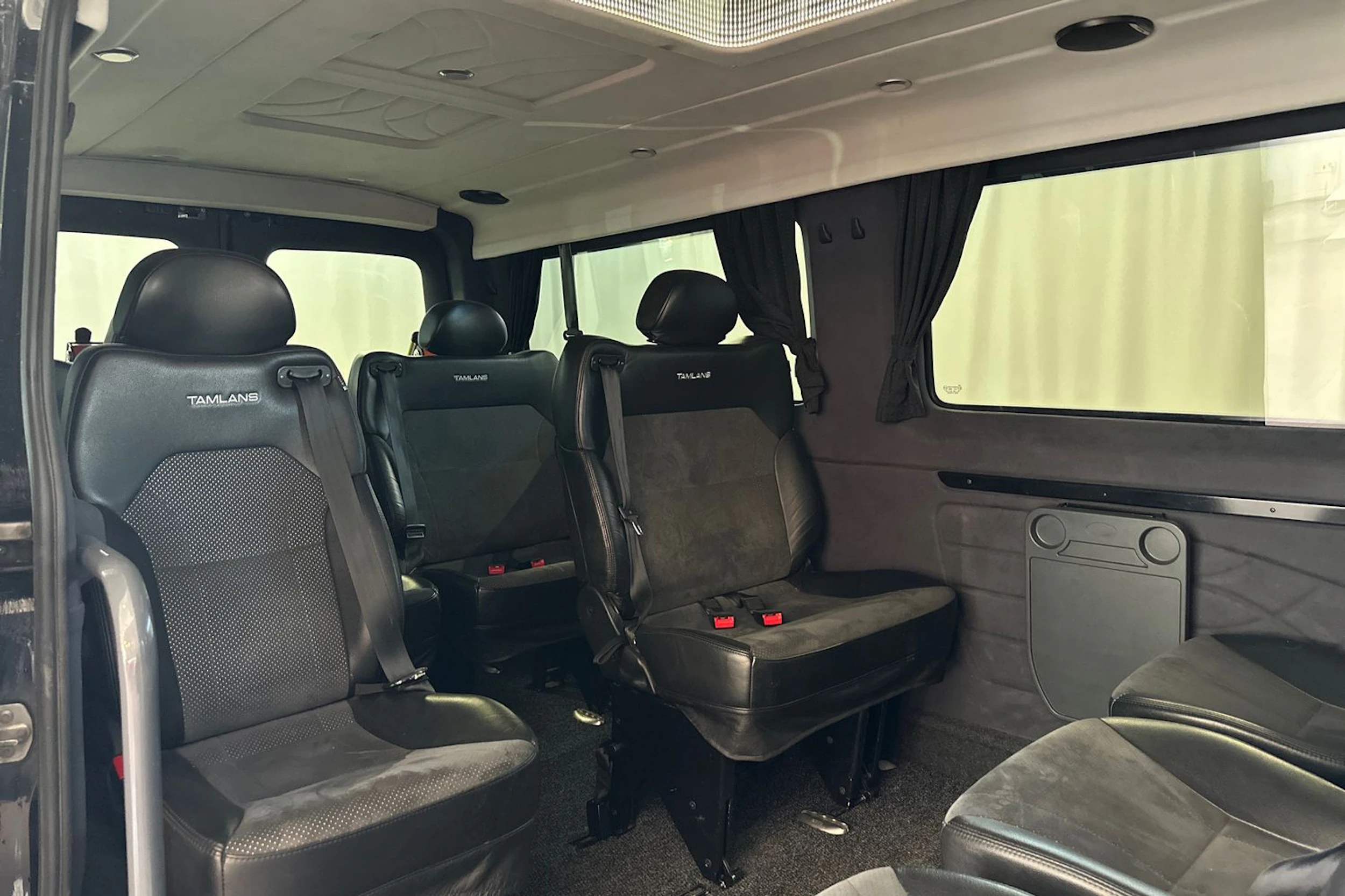 Musta Volkswagen Crafter 2021 kuva 13.
