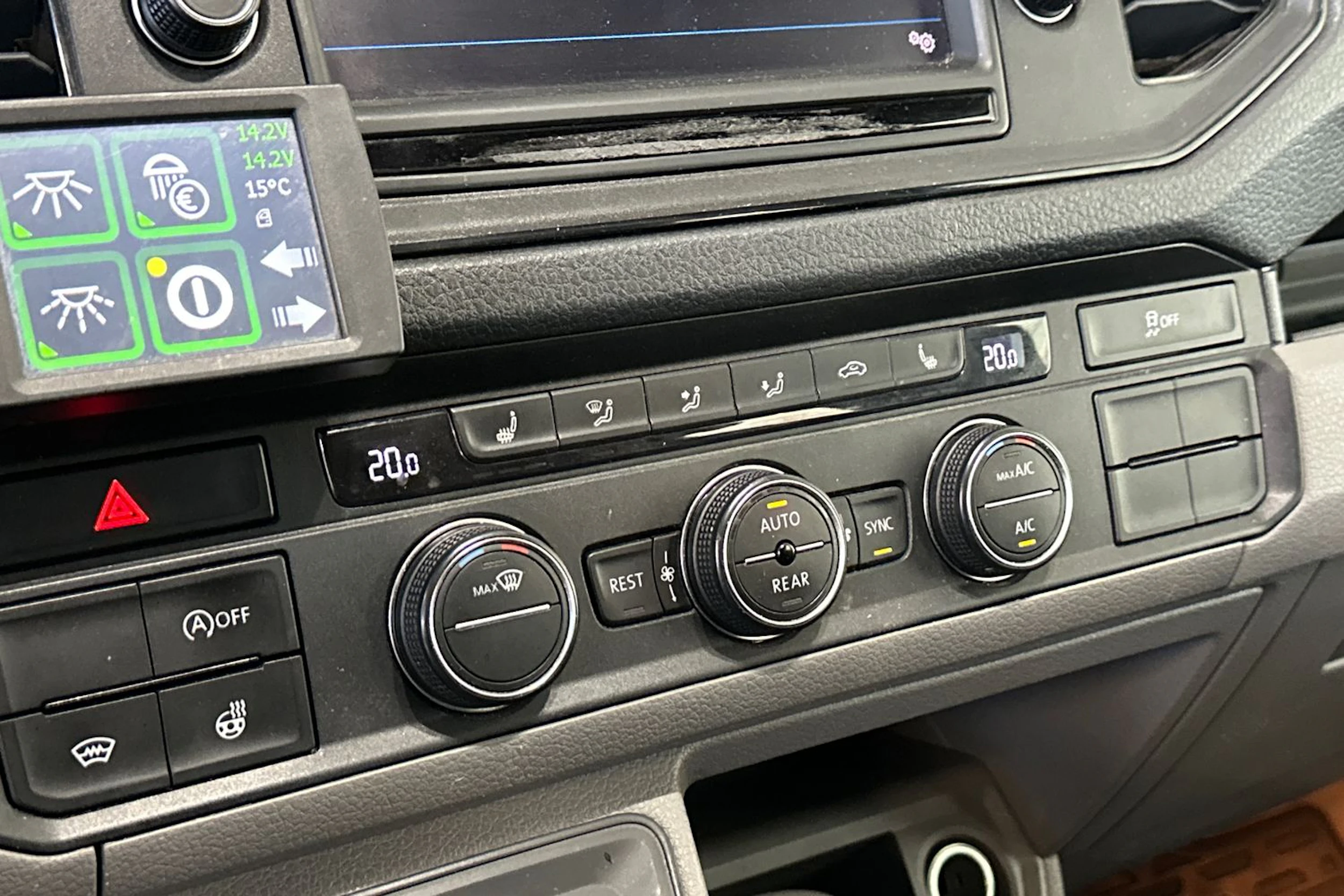 Musta Volkswagen Crafter 2021 kuva 20.