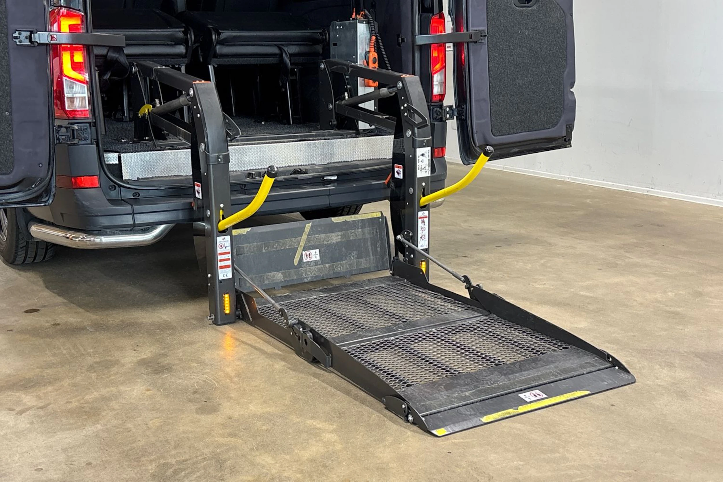 Musta Volkswagen Crafter 2021 kuva 32.