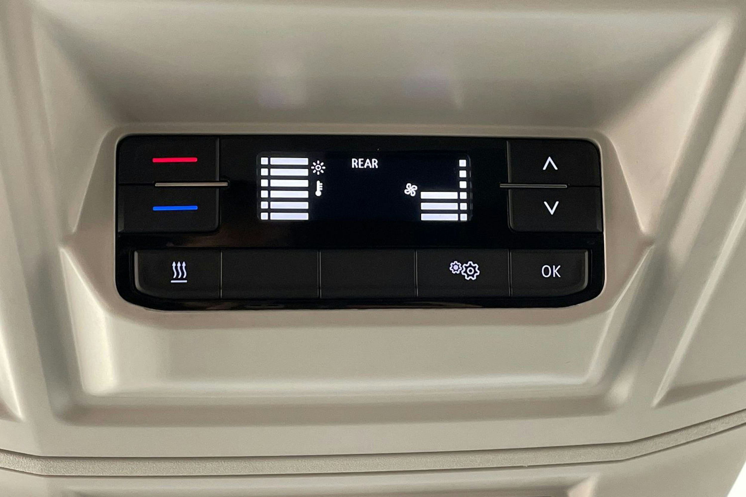 Valkoinen Volkswagen CRAFTER 2021 kuva 14.