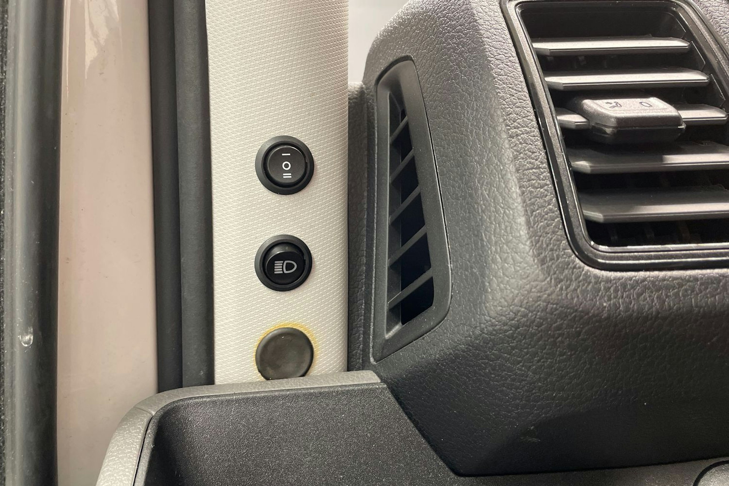 Valkoinen Volkswagen CRAFTER 2021 kuva 16.