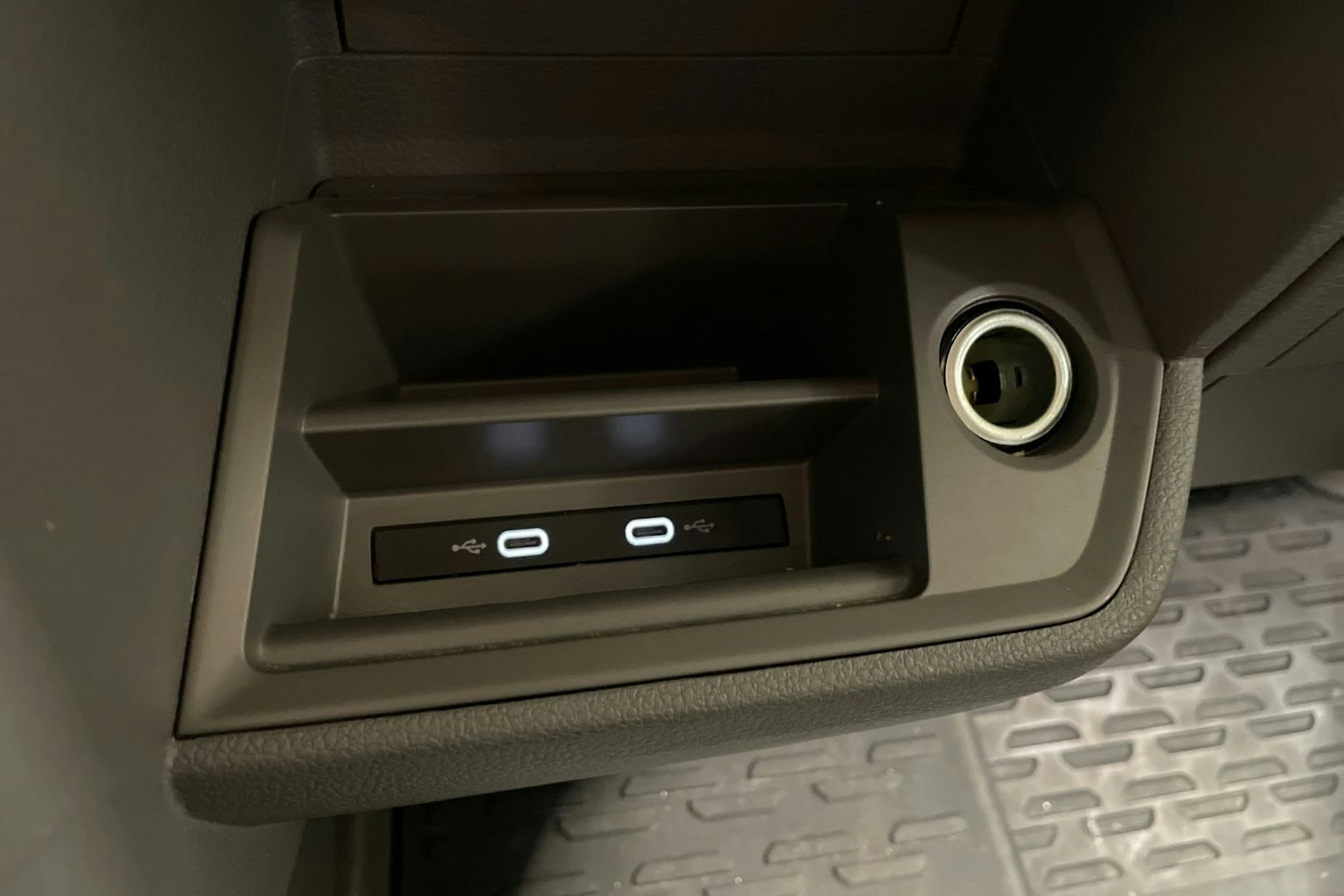 Valkoinen Volkswagen CRAFTER 2021 kuva 17.