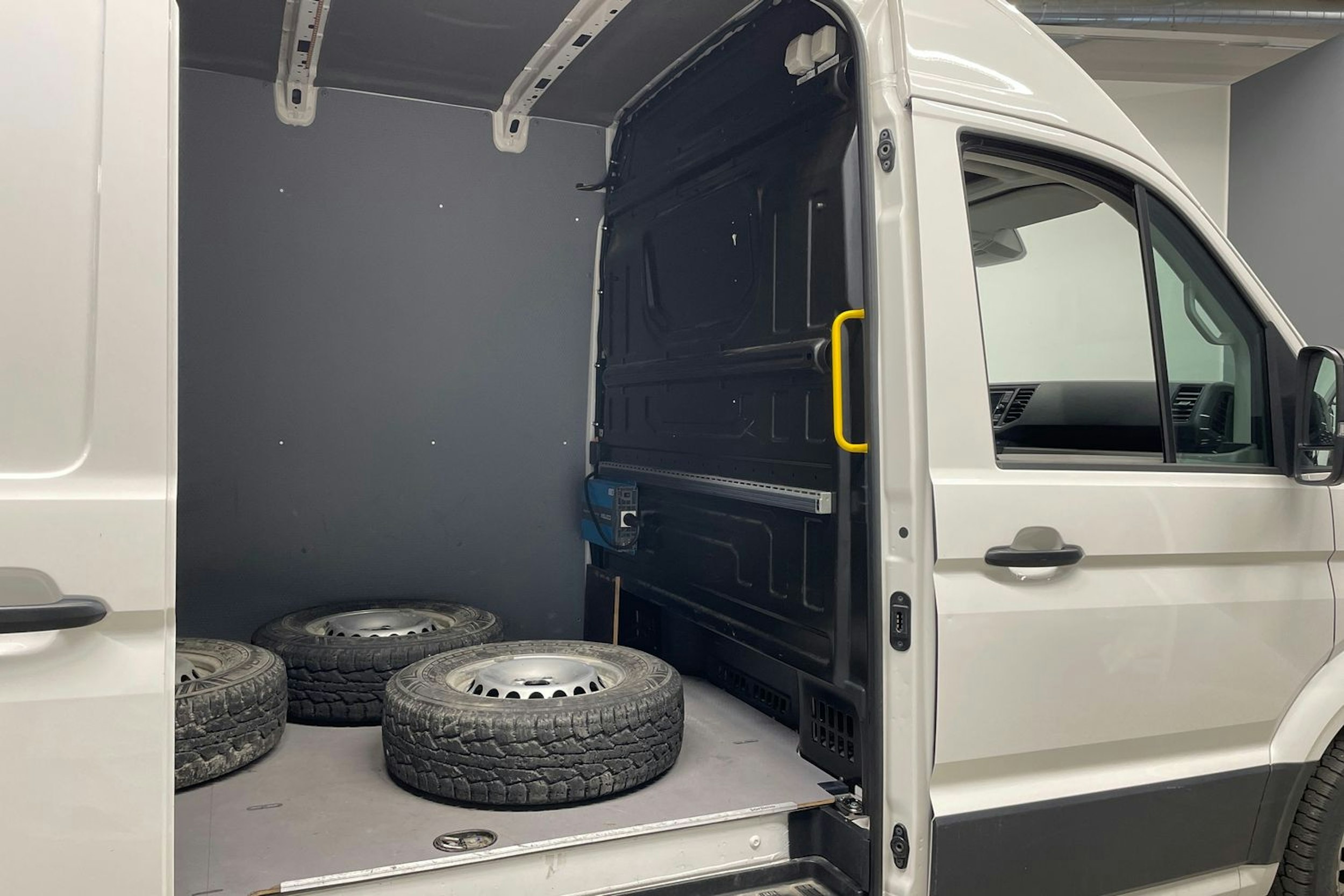 Valkoinen Volkswagen CRAFTER 2021 kuva 20.