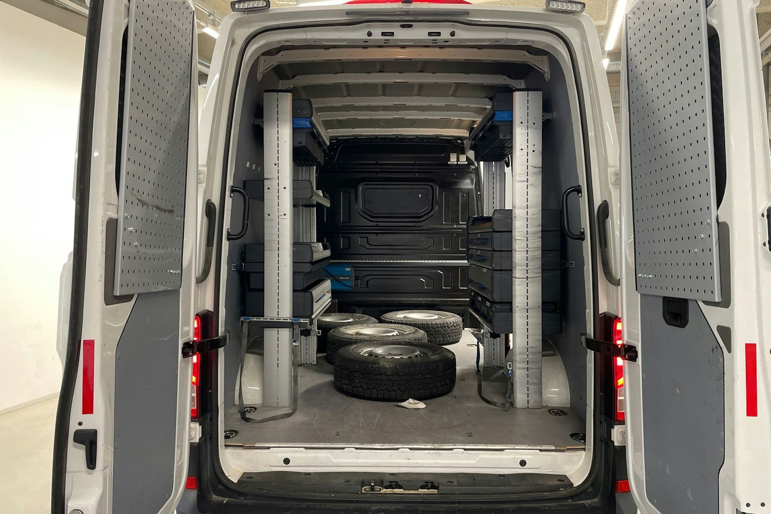 Valkoinen Volkswagen CRAFTER 2021 kuva 22.