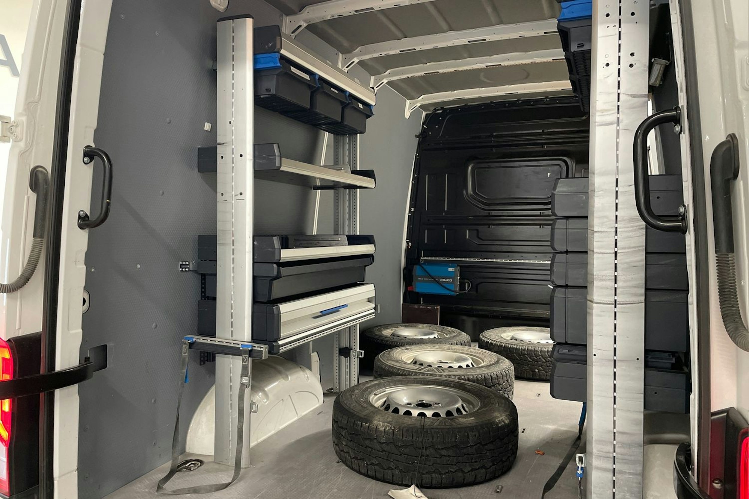 Valkoinen Volkswagen CRAFTER 2021 kuva 23.