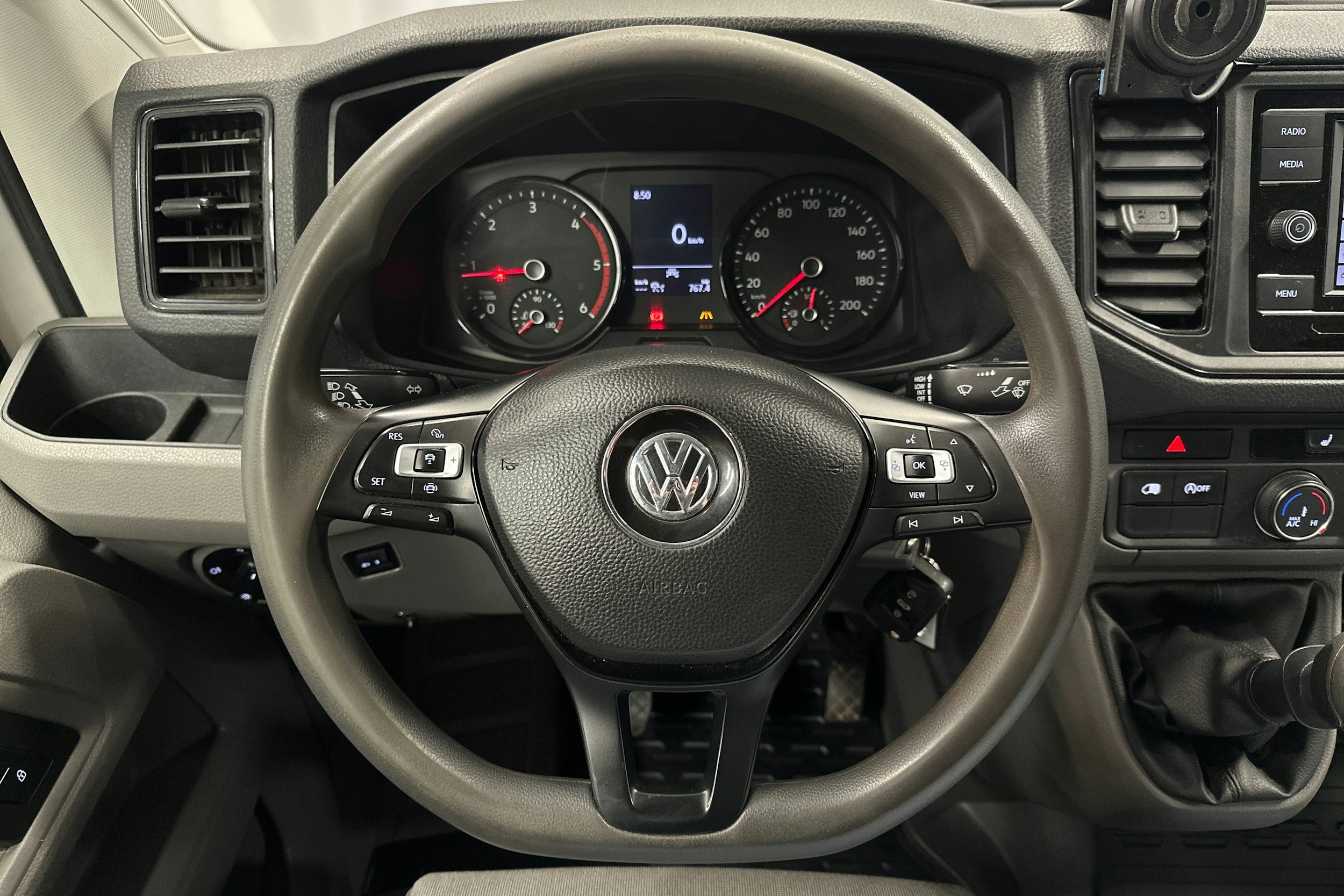 valkoinen Volkswagen Crafter 2022 kuva 15.