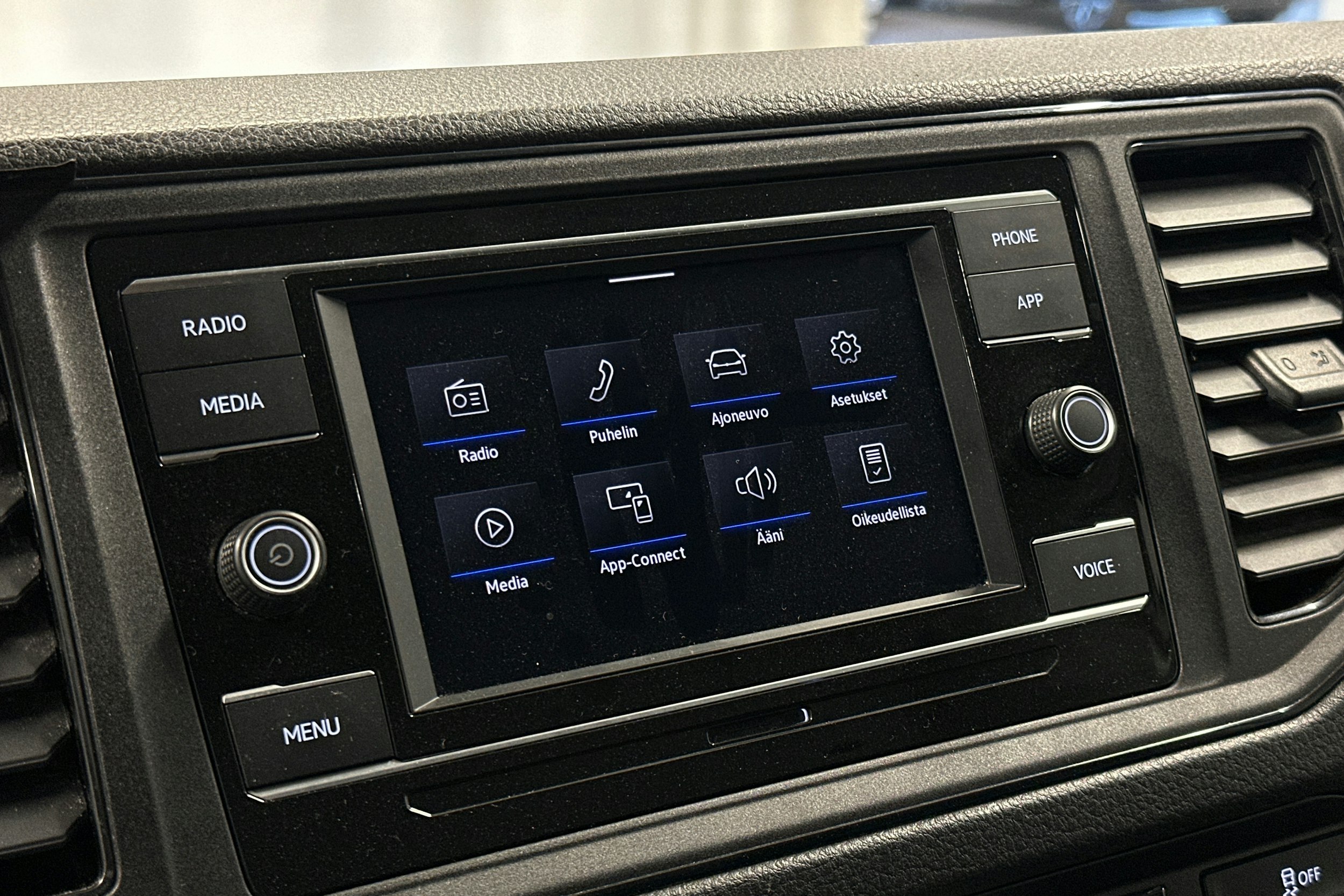 valkoinen Volkswagen Crafter 2022 kuva 19.