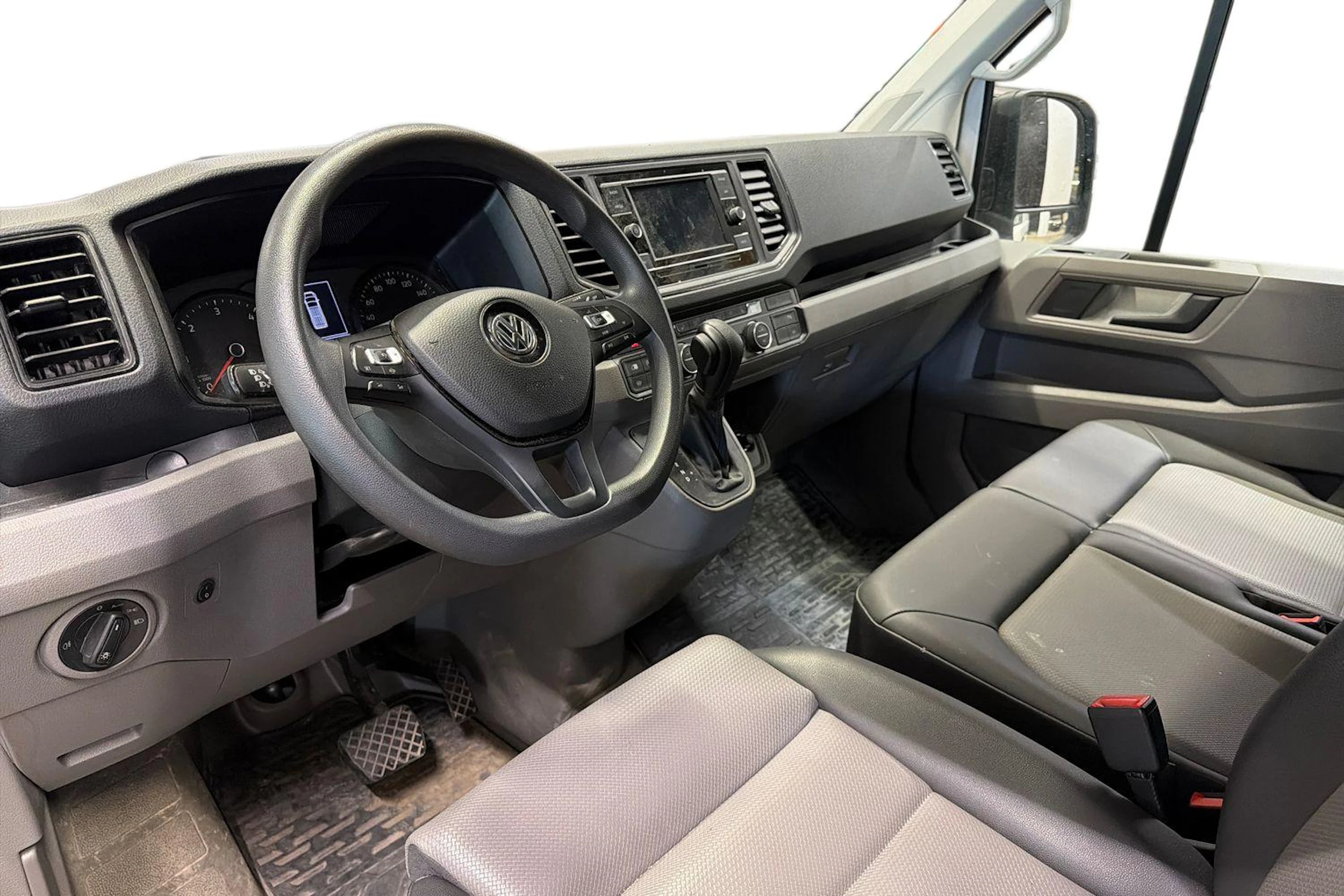valkoinen Volkswagen Crafter 2022 kuva 3.