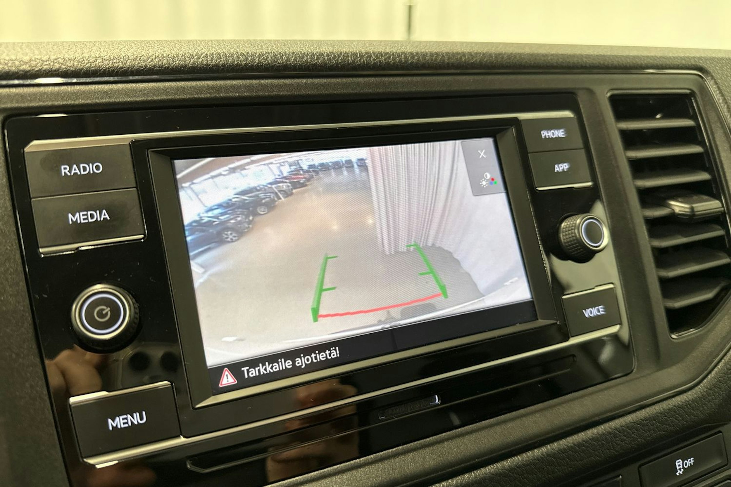 valkoinen Volkswagen Crafter 2022 kuva 20.