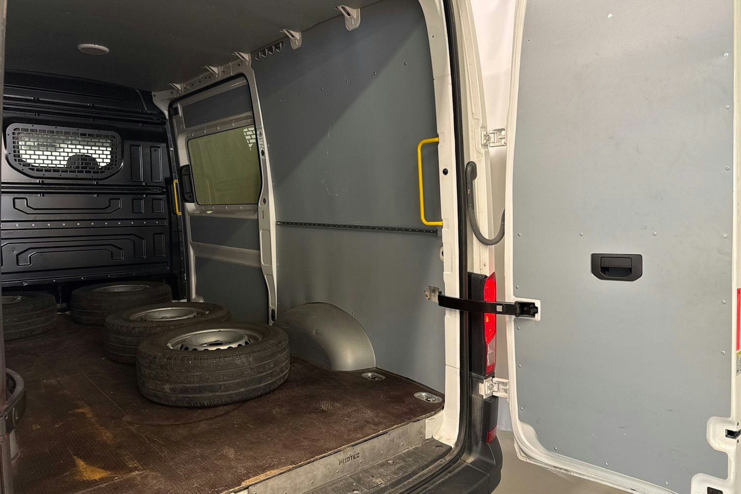 valkoinen Volkswagen Crafter 2022 kuva 24.