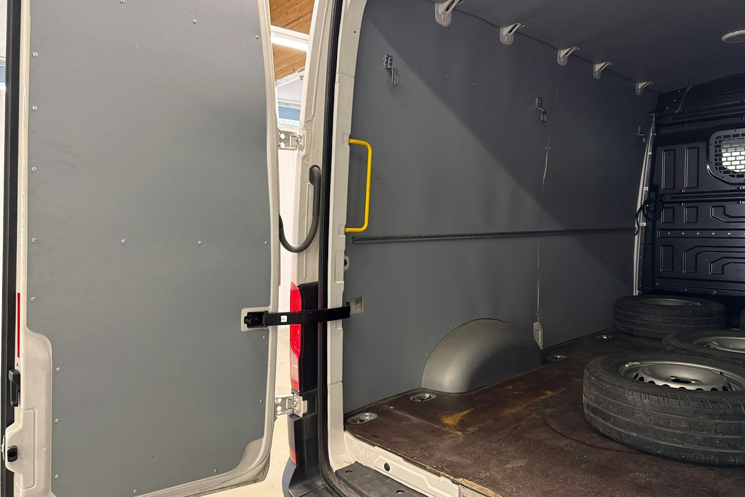 valkoinen Volkswagen Crafter 2022 kuva 26.