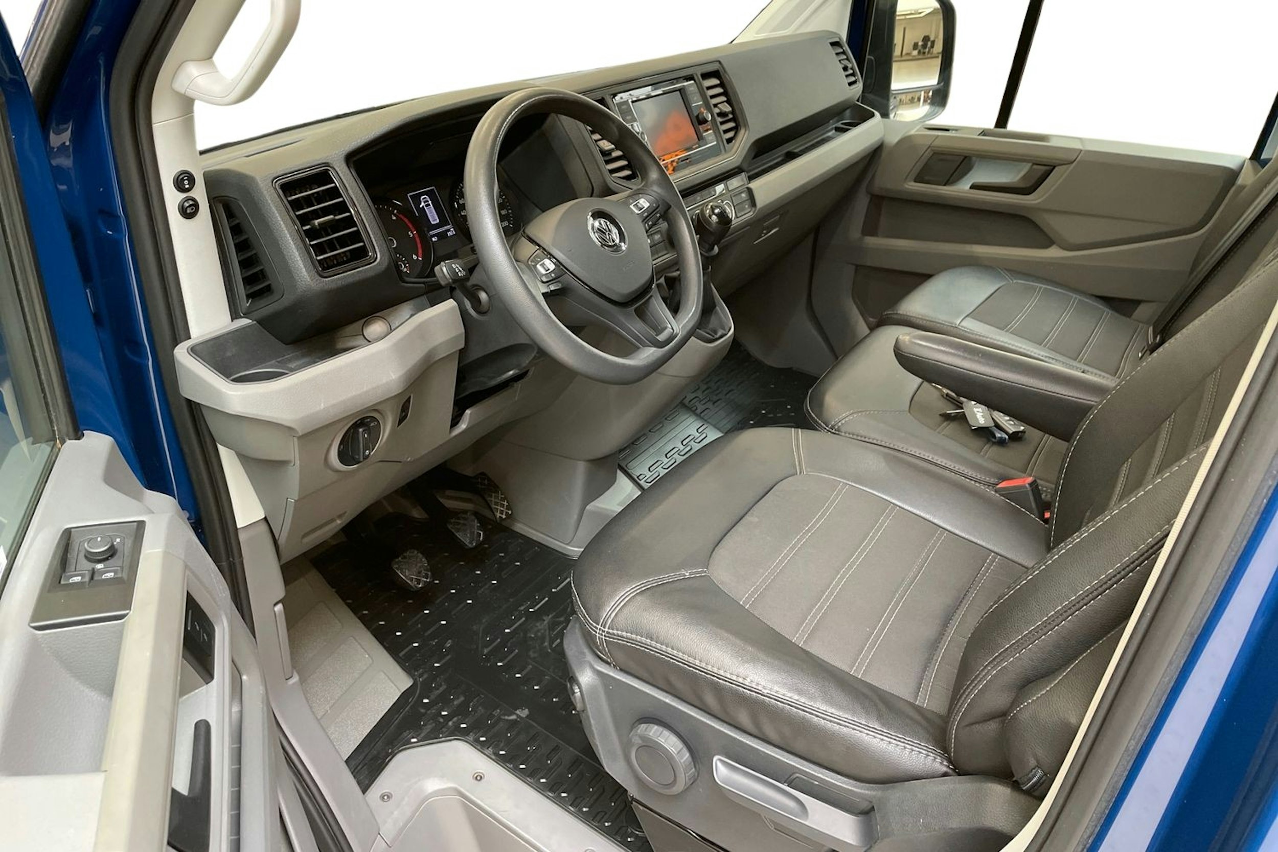 sininen Volkswagen Crafter 2022 kuva 7.