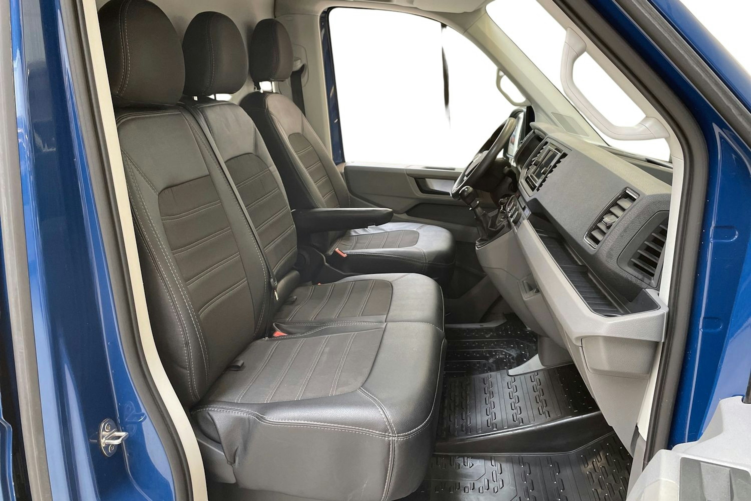 sininen Volkswagen Crafter 2022 kuva 10.
