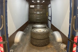 sininen Volkswagen Crafter 2022 kuva 20.