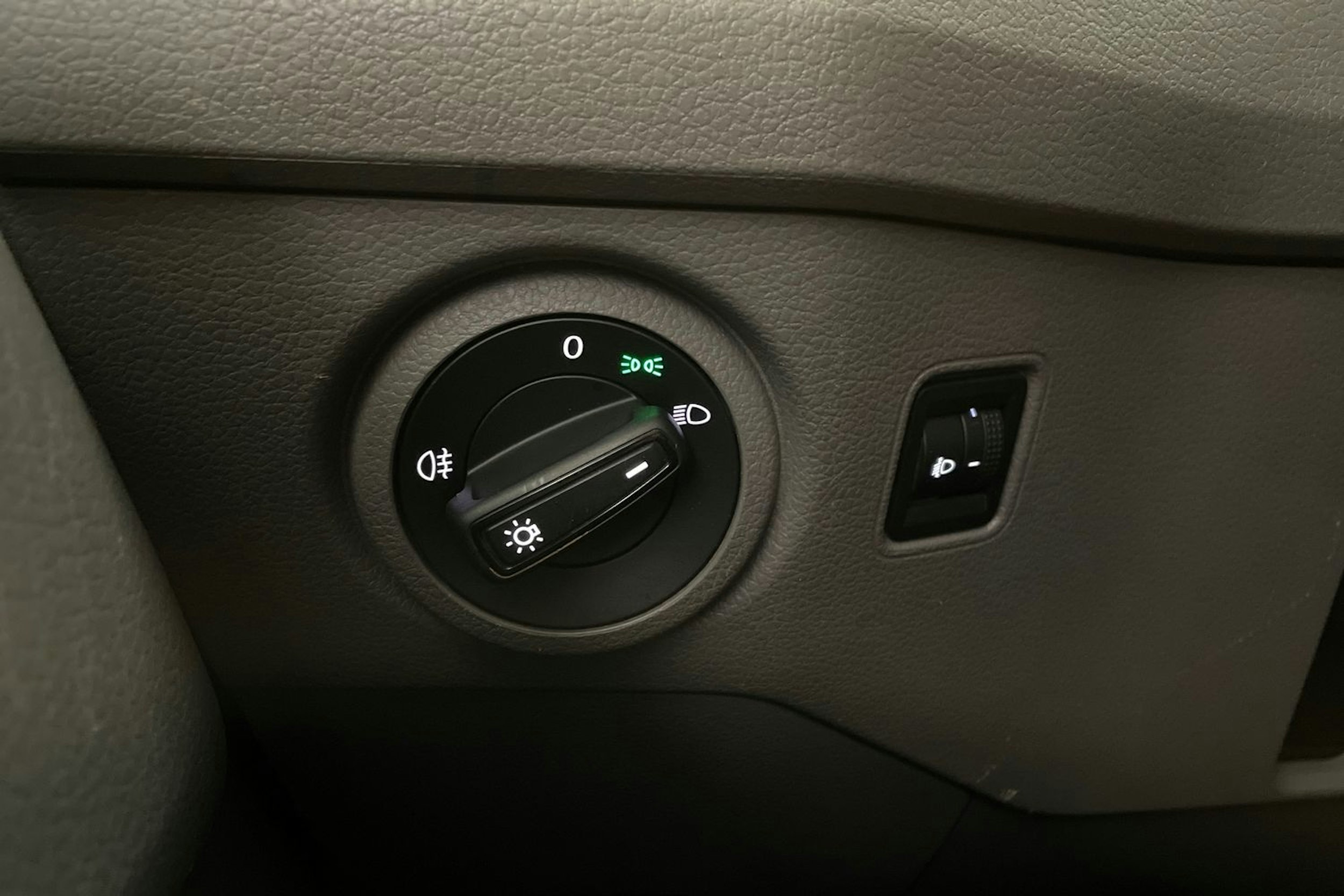 sininen Volkswagen Crafter 2022 kuva 27.