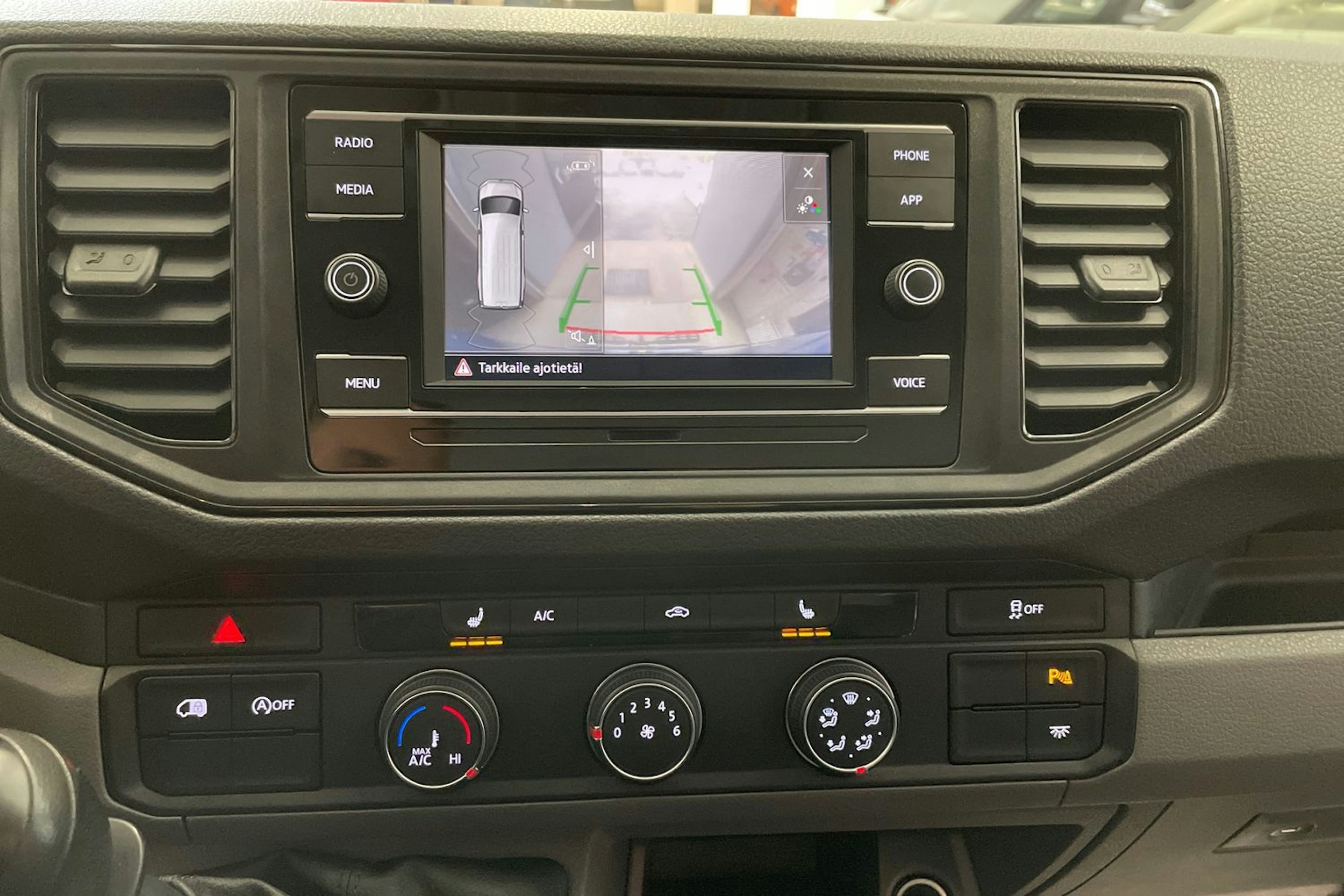 sininen Volkswagen Crafter 2022 kuva 29.