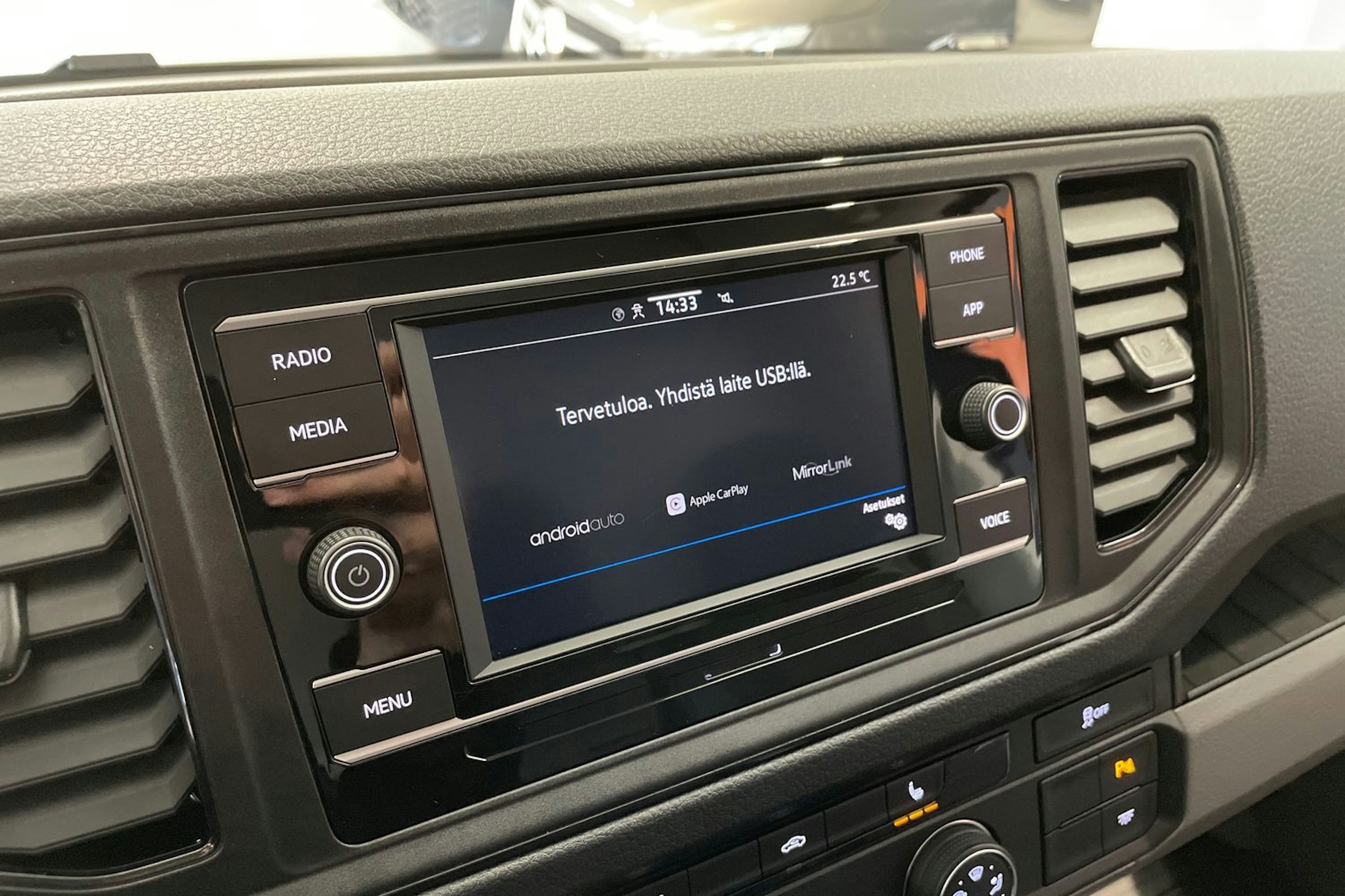 sininen Volkswagen Crafter 2022 kuva 30.