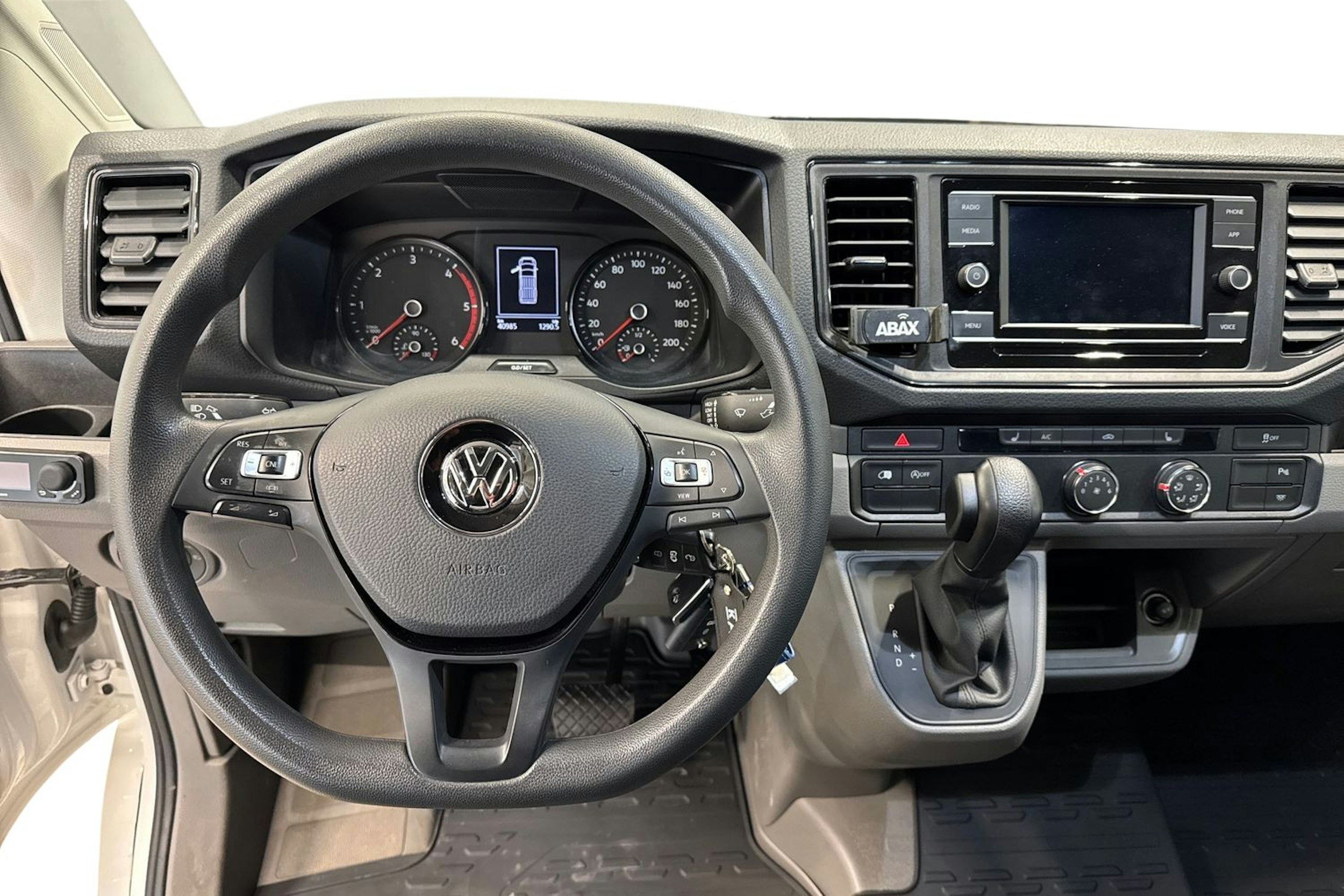Valkoinen Volkswagen CRAFTER 2022 kuva 9.