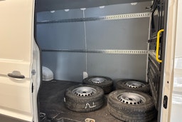 Valkoinen Volkswagen CRAFTER 2022 kuva 12.