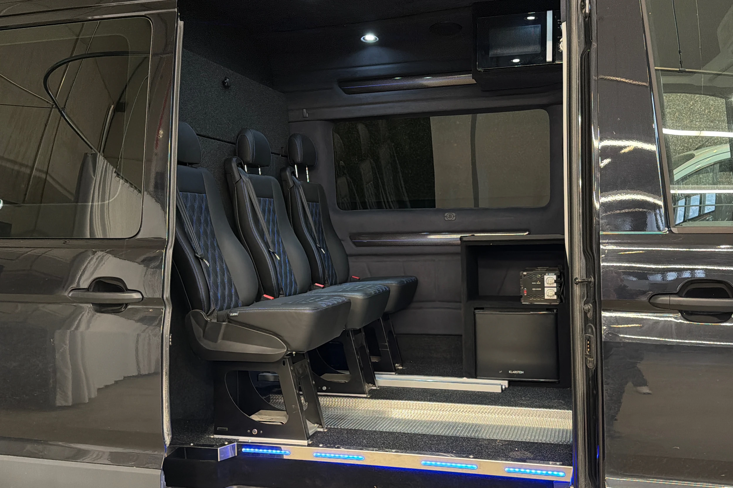 musta Volkswagen Crafter 2022 kuva 2.