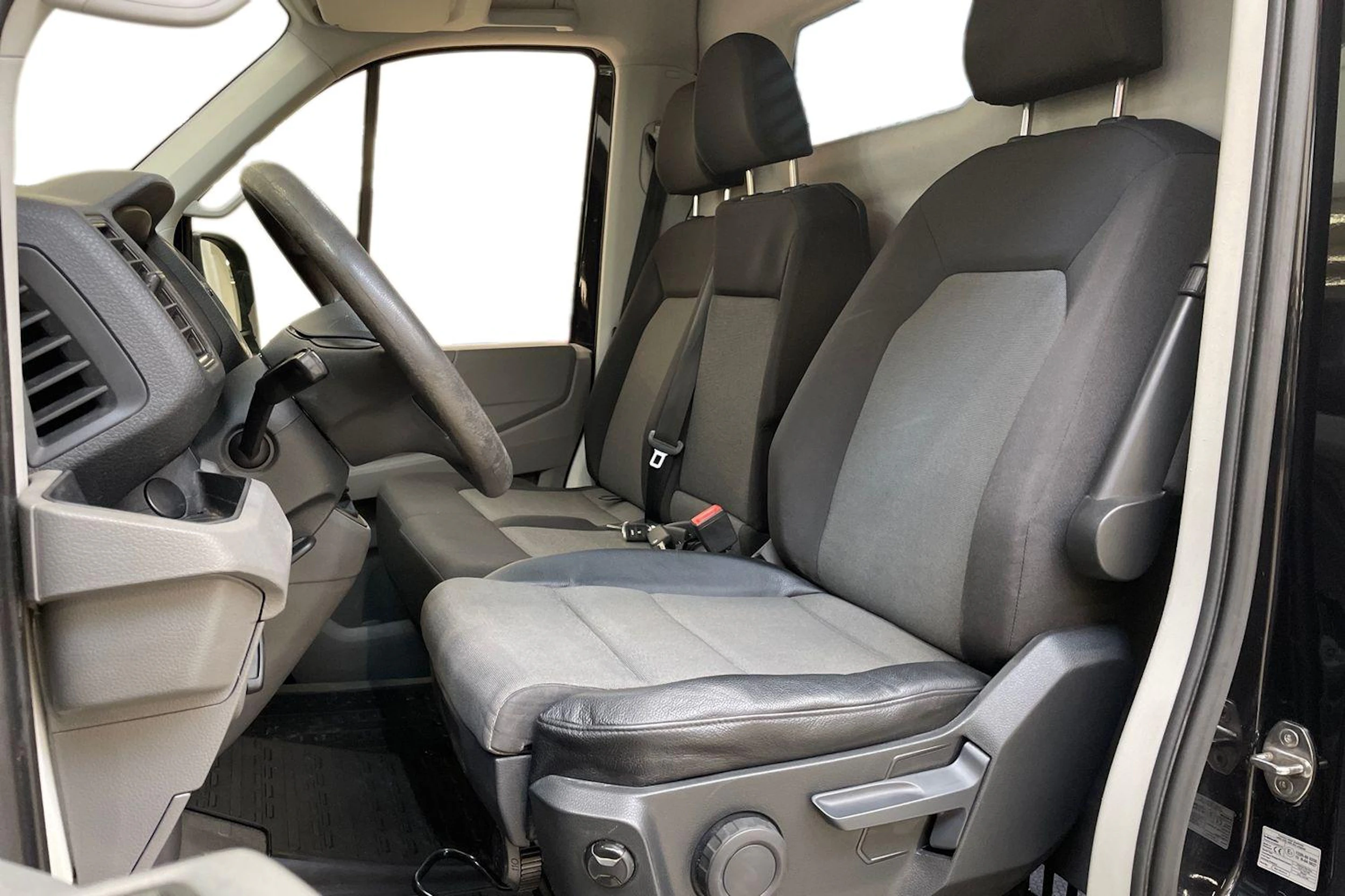 musta Volkswagen Crafter 2022 kuva 9.
