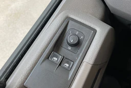 musta Volkswagen Crafter 2022 kuva 32.