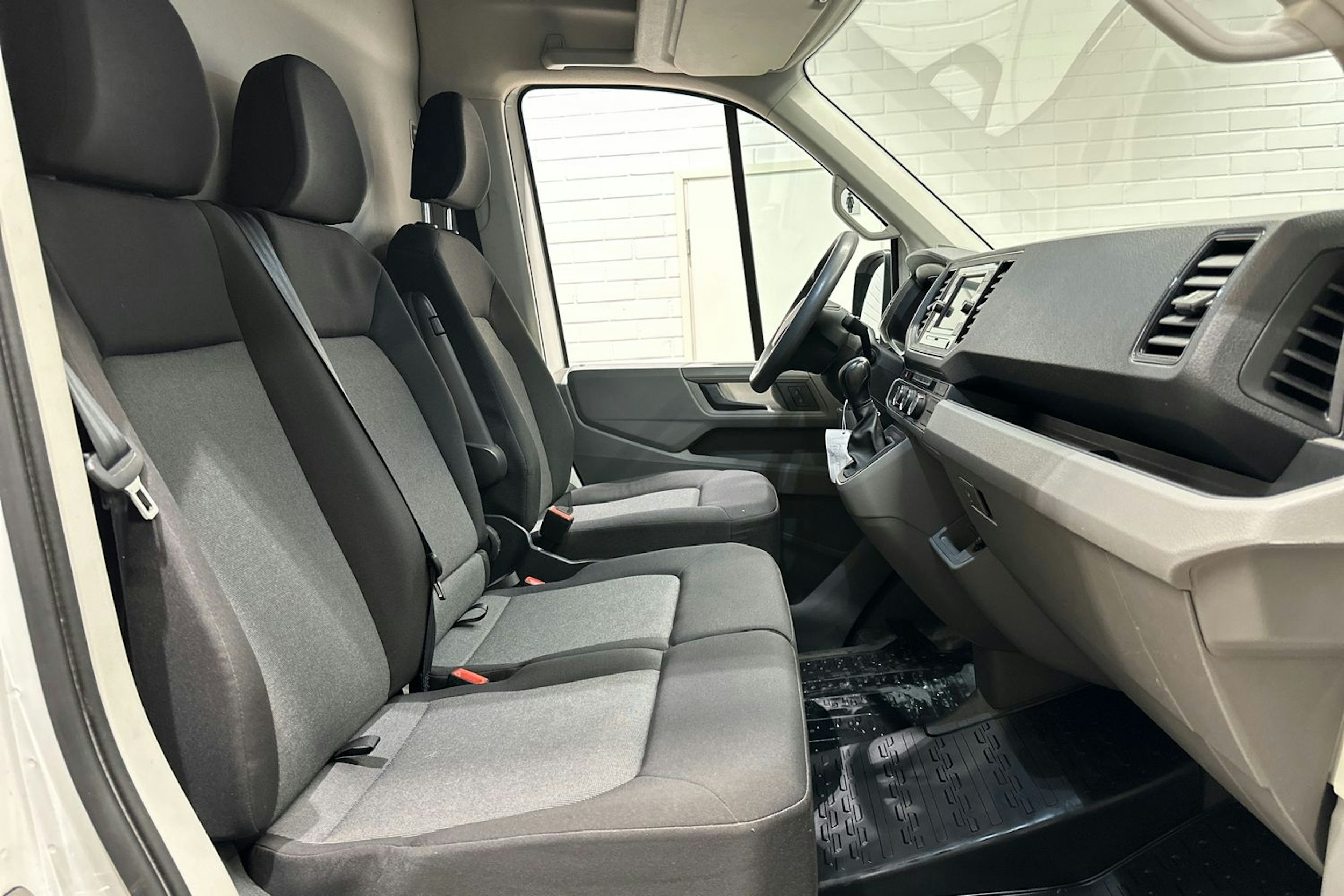 Valkoinen Volkswagen CRAFTER 2022 kuva 24.