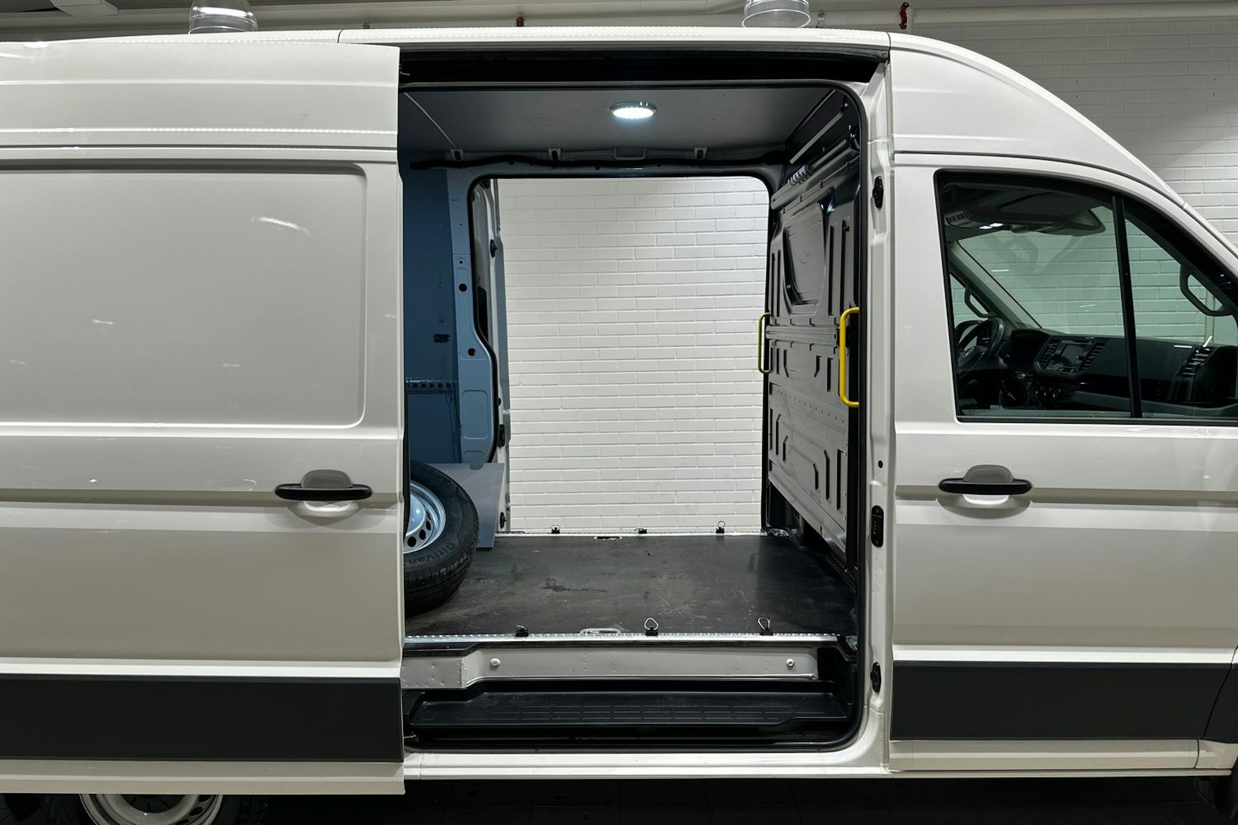 Valkoinen Volkswagen CRAFTER 2022 kuva 25.