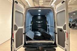Valkoinen Volkswagen CRAFTER 2022 kuva 28.