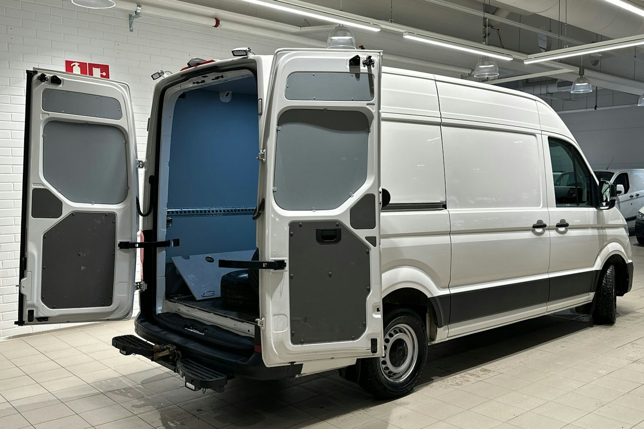 Valkoinen Volkswagen CRAFTER 2022 kuva 31.