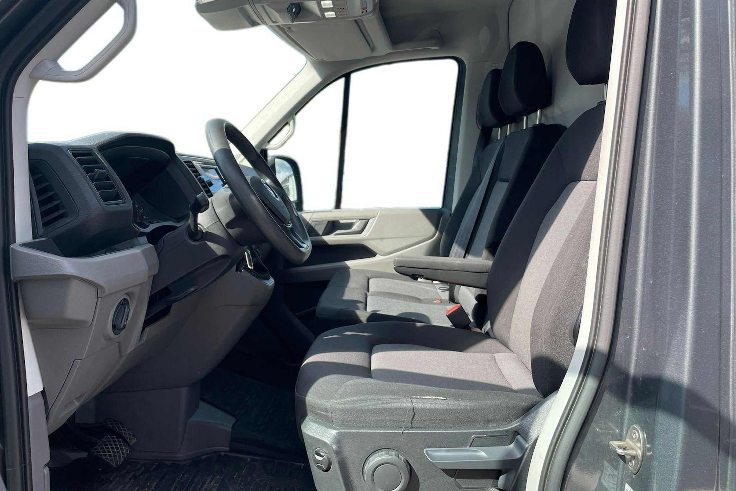 Harmaa Volkswagen CRAFTER 2022 kuva 9.