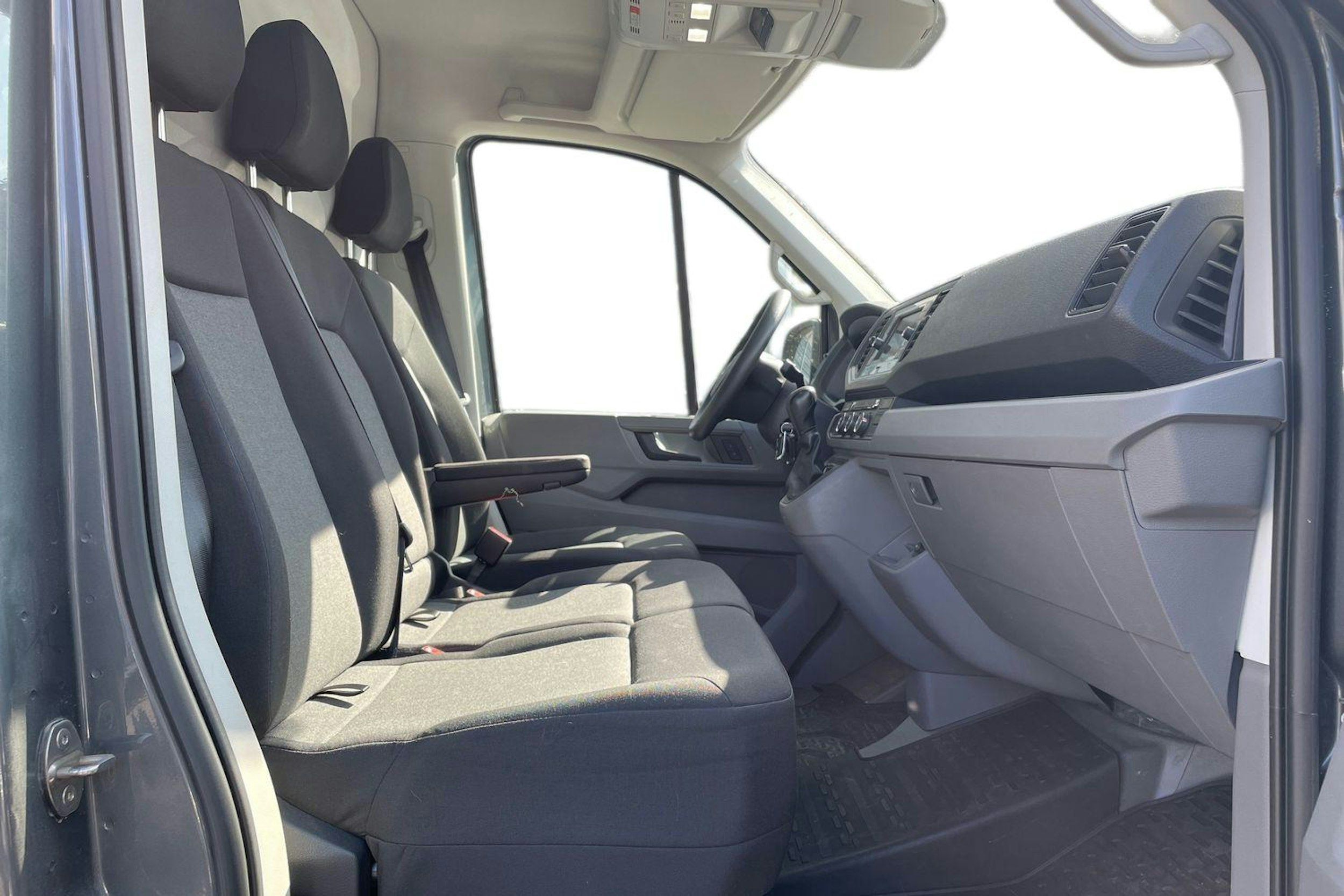 Harmaa Volkswagen CRAFTER 2022 kuva 10.