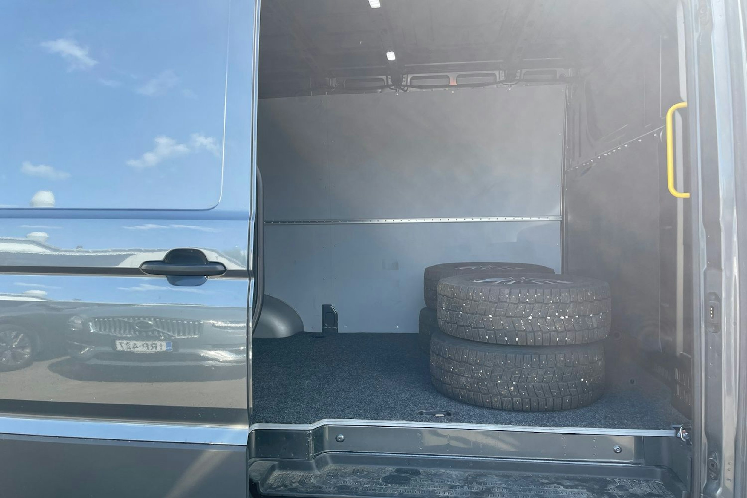 Harmaa Volkswagen CRAFTER 2022 kuva 14.