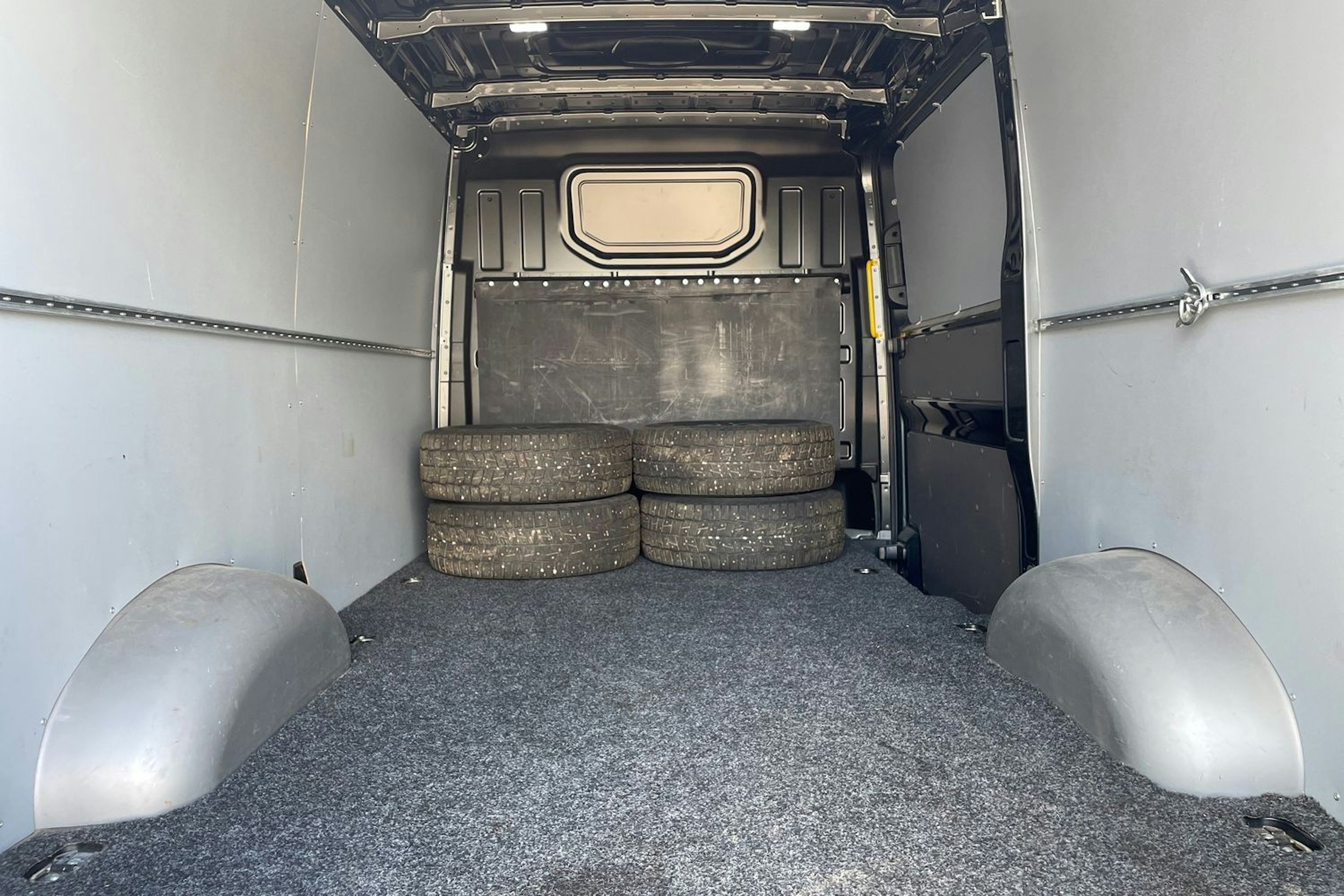Harmaa Volkswagen CRAFTER 2022 kuva 16.