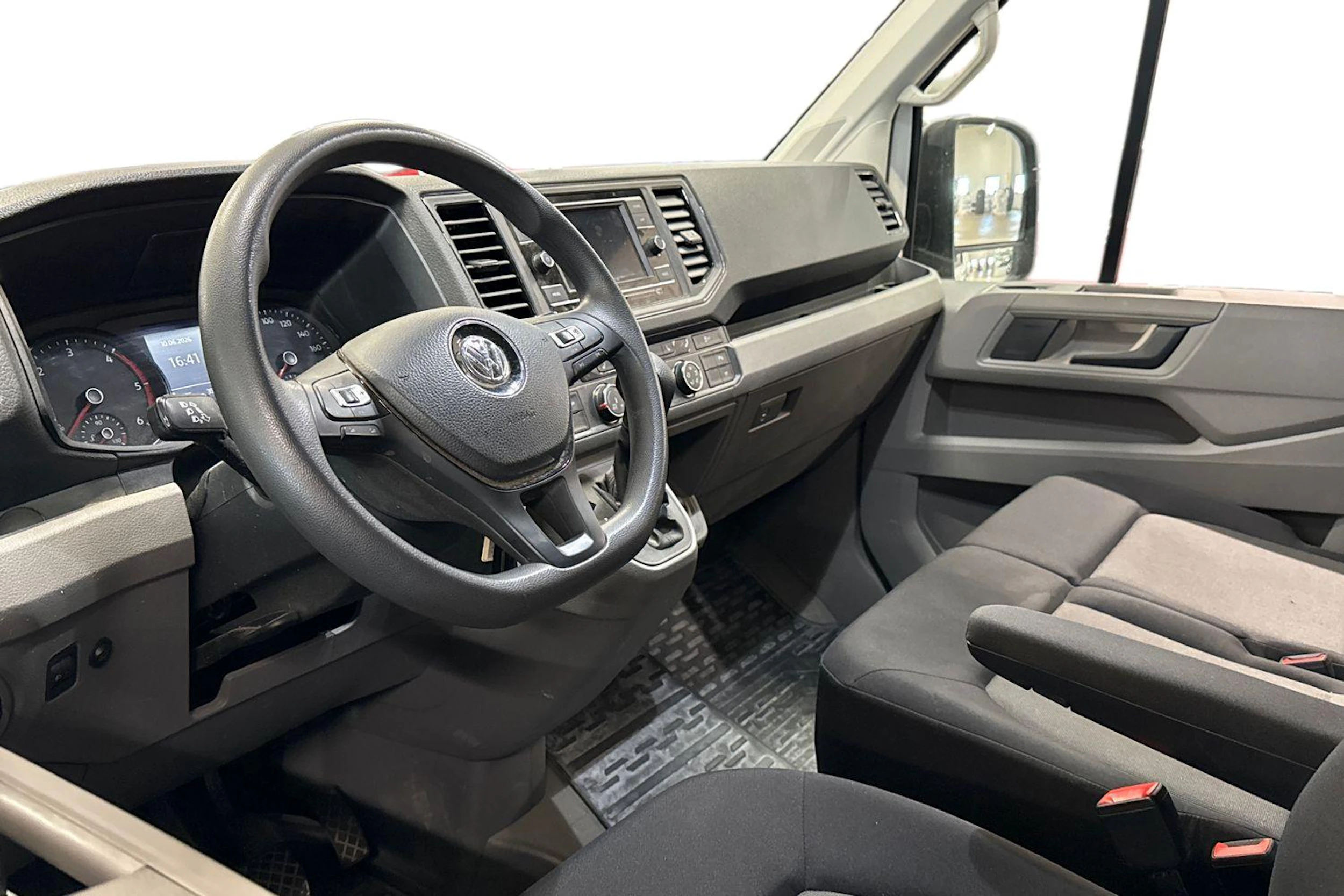 valkoinen Volkswagen Crafter 2022 kuva 3.