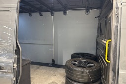 harmaa Volkswagen Crafter 2022 kuva 13.