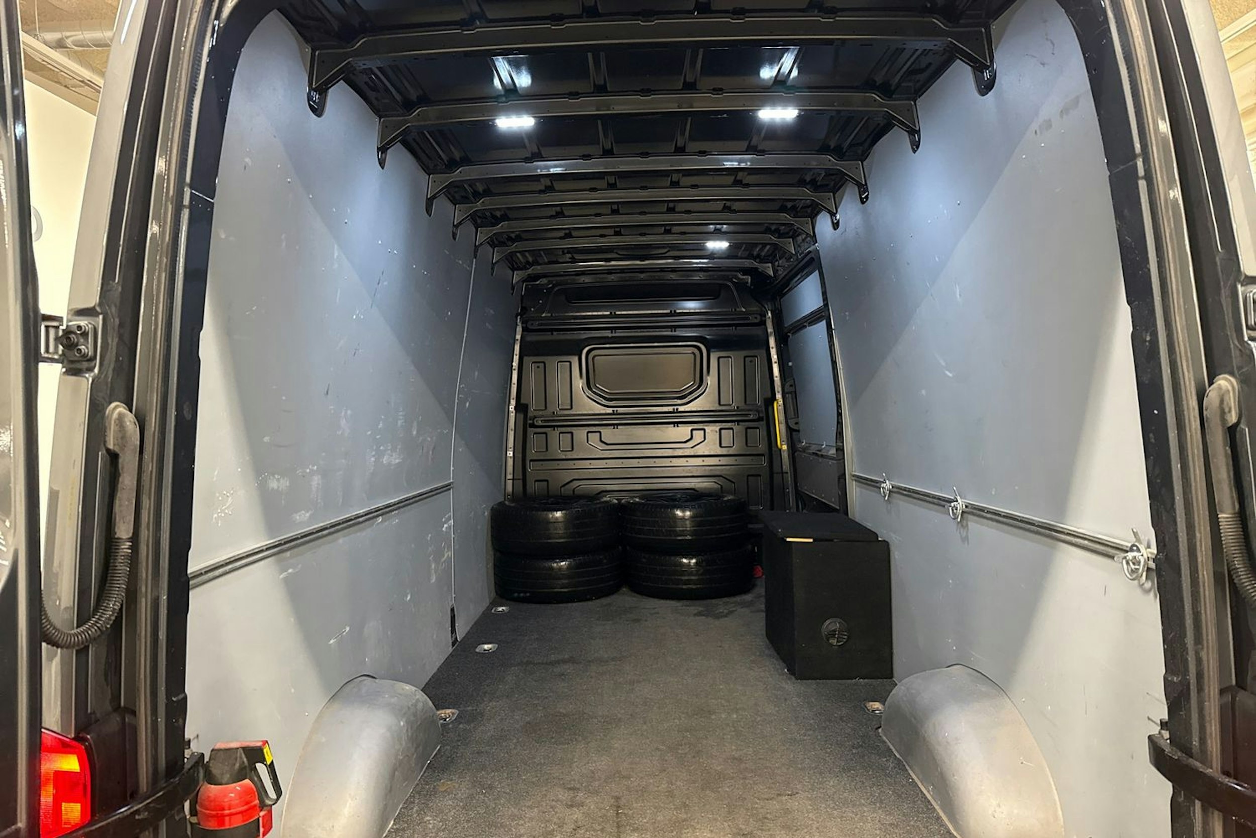 harmaa Volkswagen Crafter 2022 kuva 15.