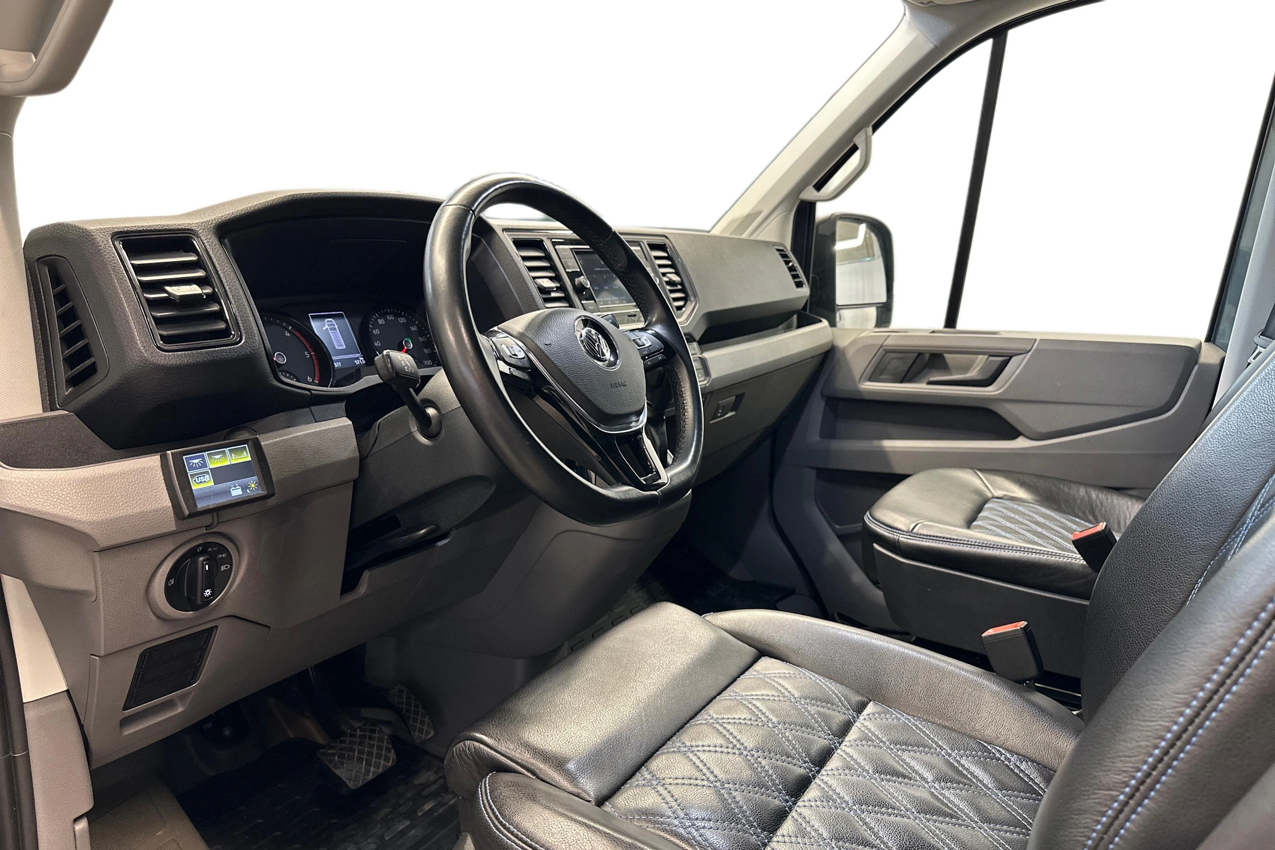 harmaa Volkswagen Crafter 2022 kuva 6.