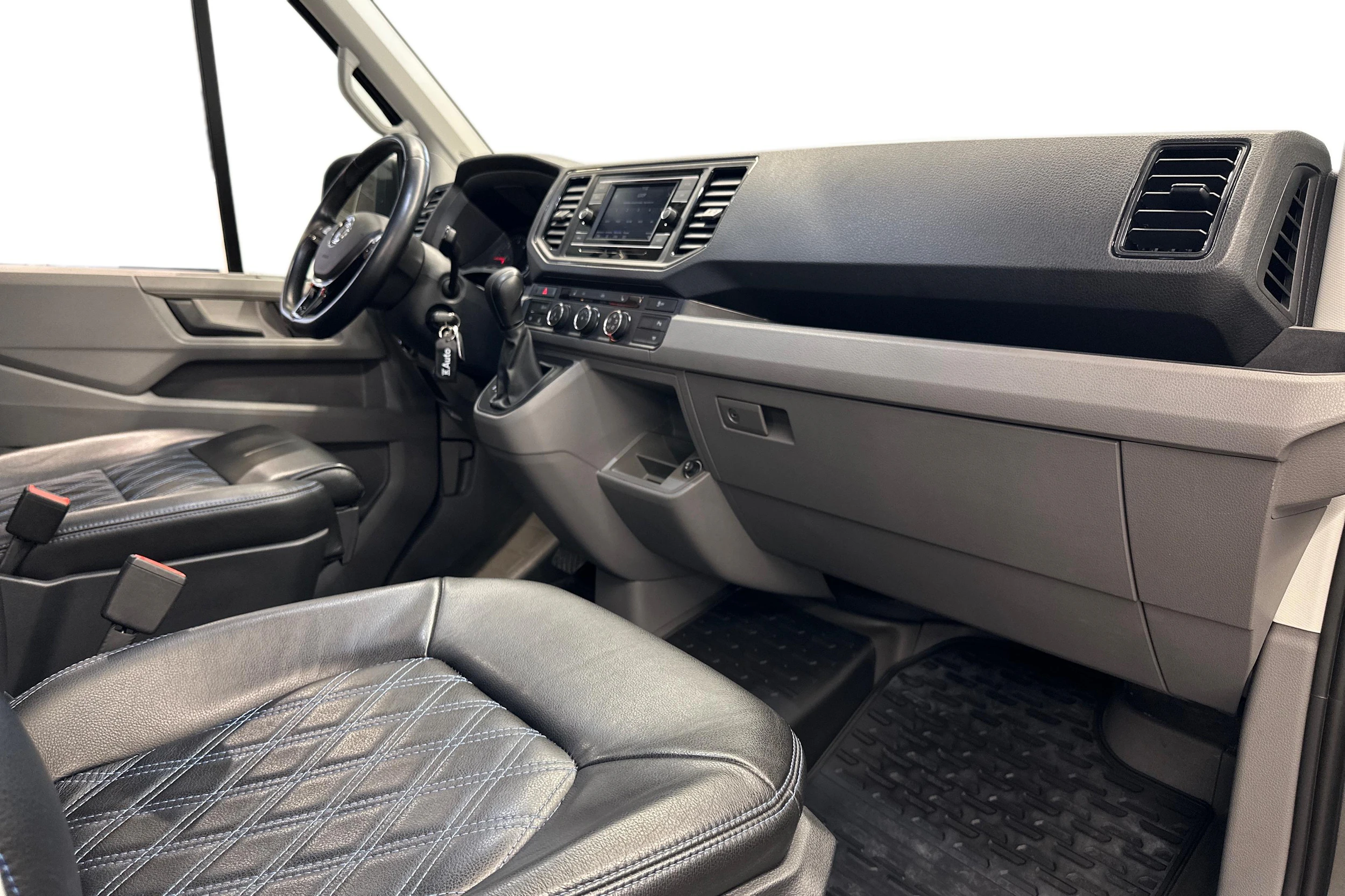 harmaa Volkswagen Crafter 2022 kuva 8.