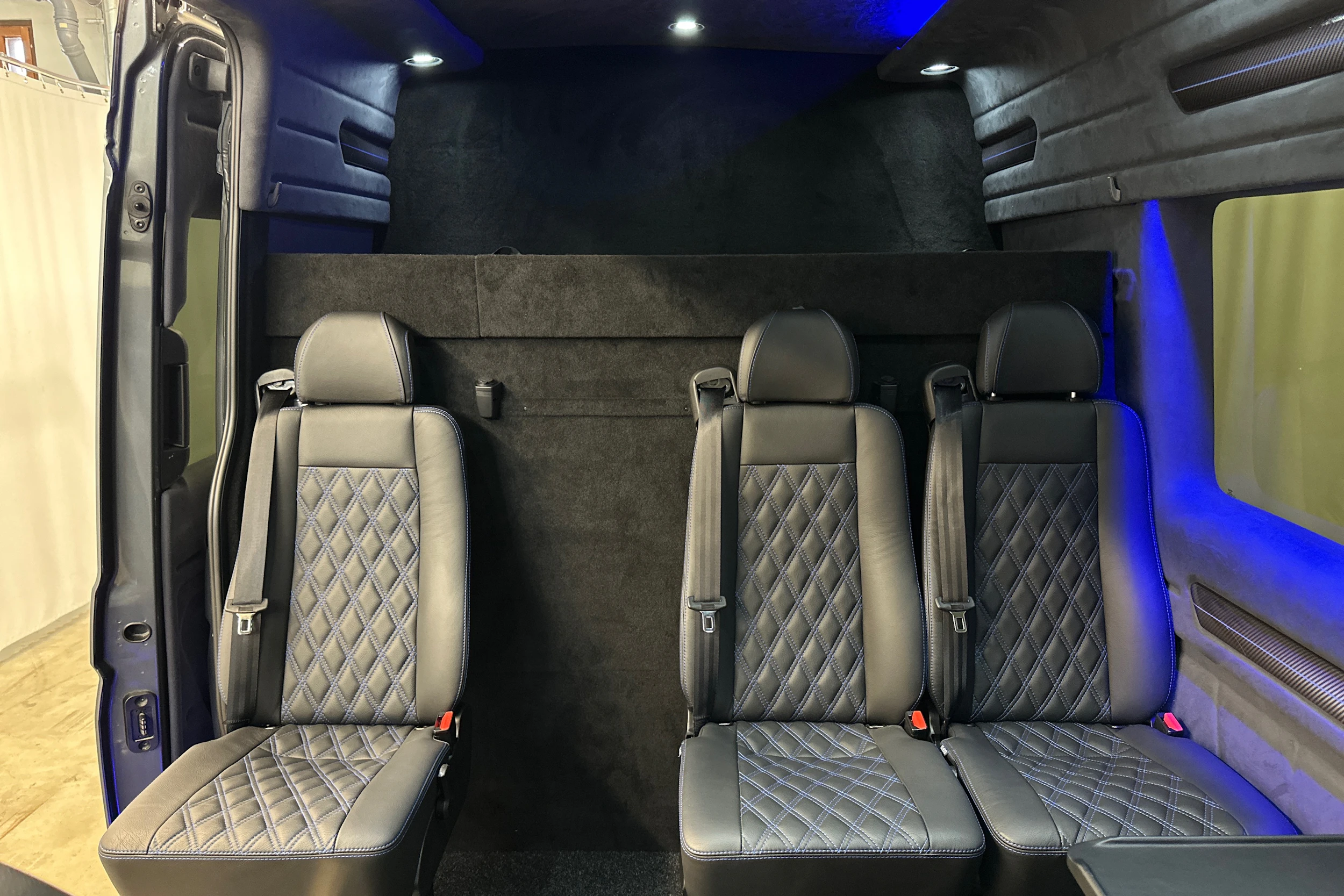 harmaa Volkswagen Crafter 2022 kuva 11.