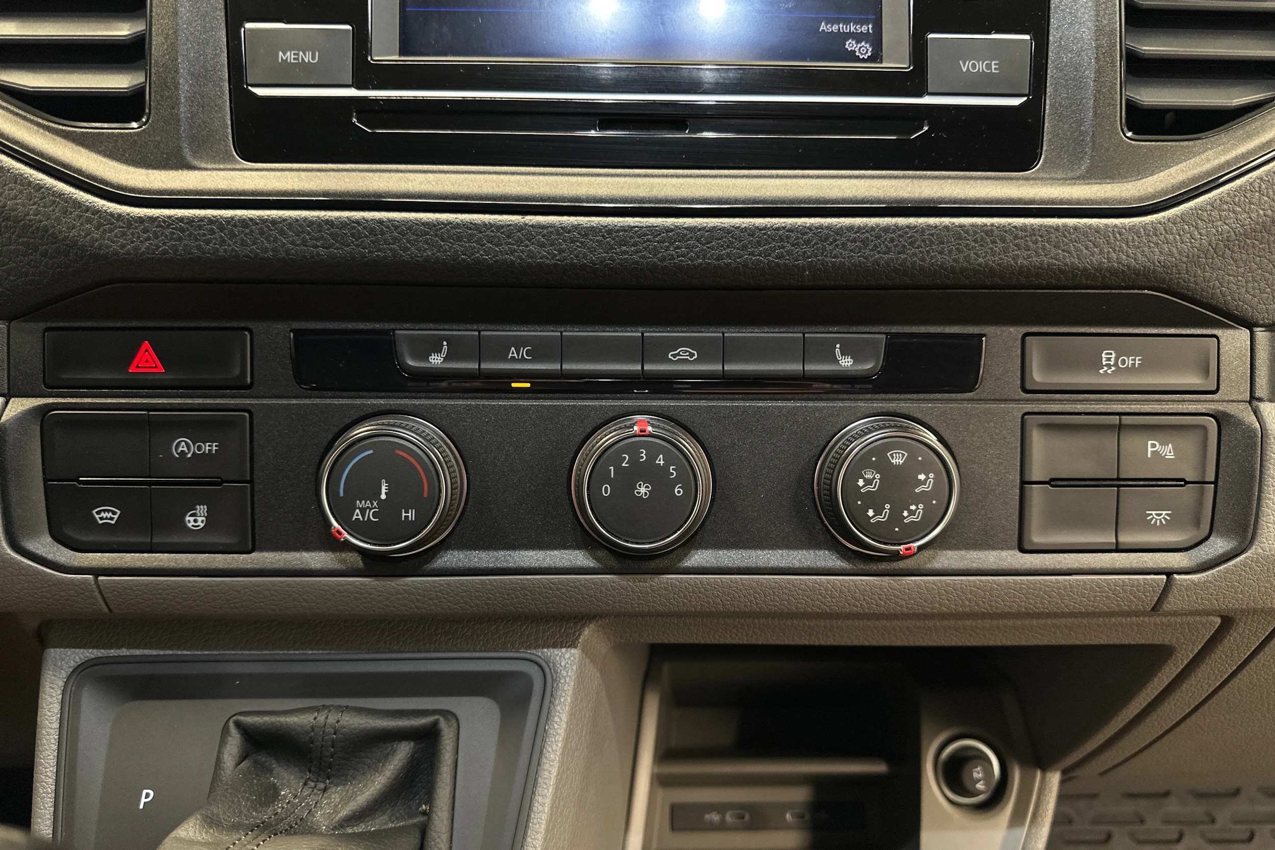 harmaa Volkswagen Crafter 2022 kuva 18.
