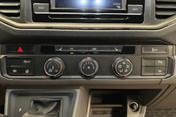 harmaa Volkswagen Crafter 2022 kuva 18.